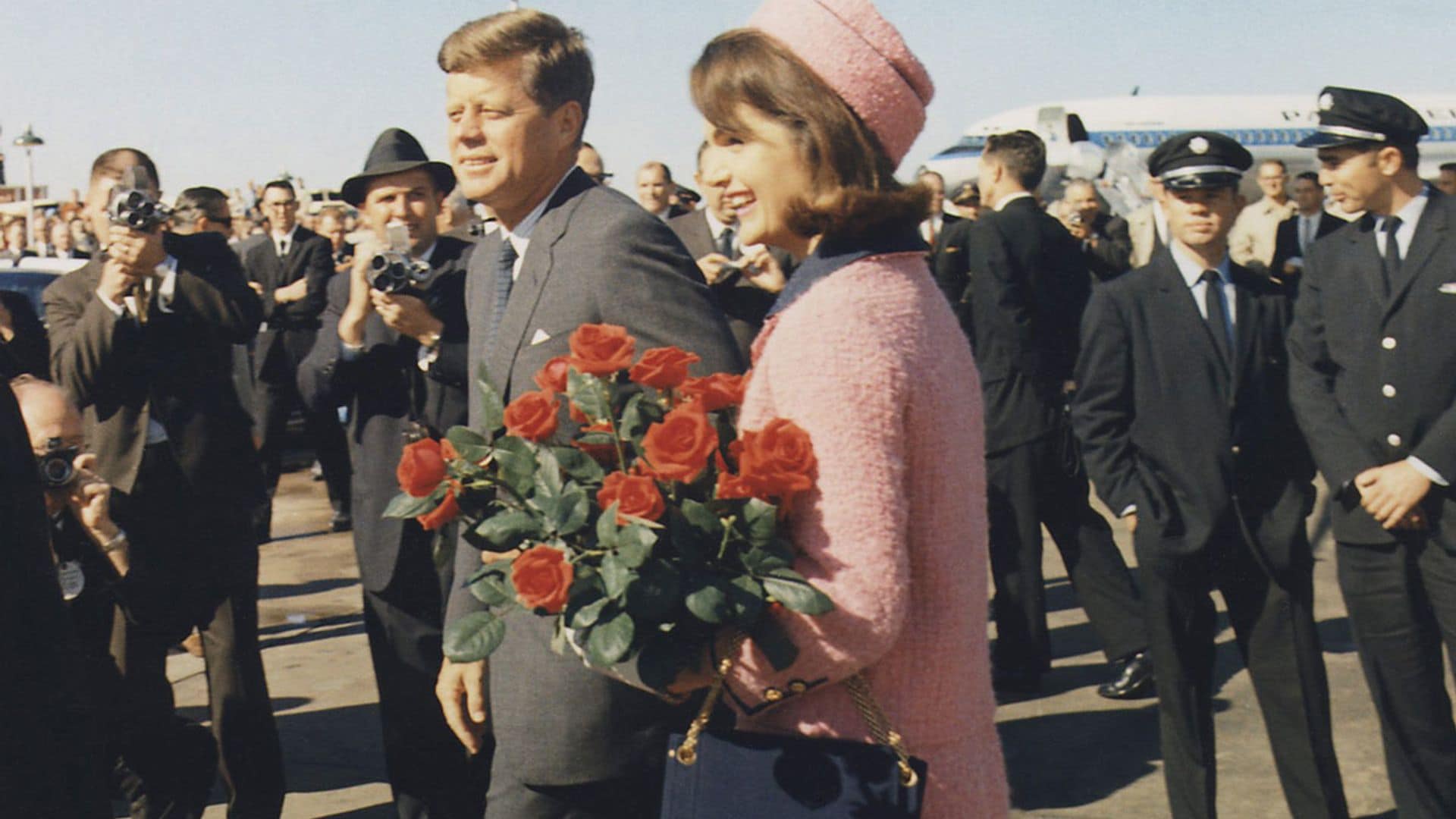 El famoso traje rosa de Jackie Kennedy sigue siendo el favorito de las expertas en moda