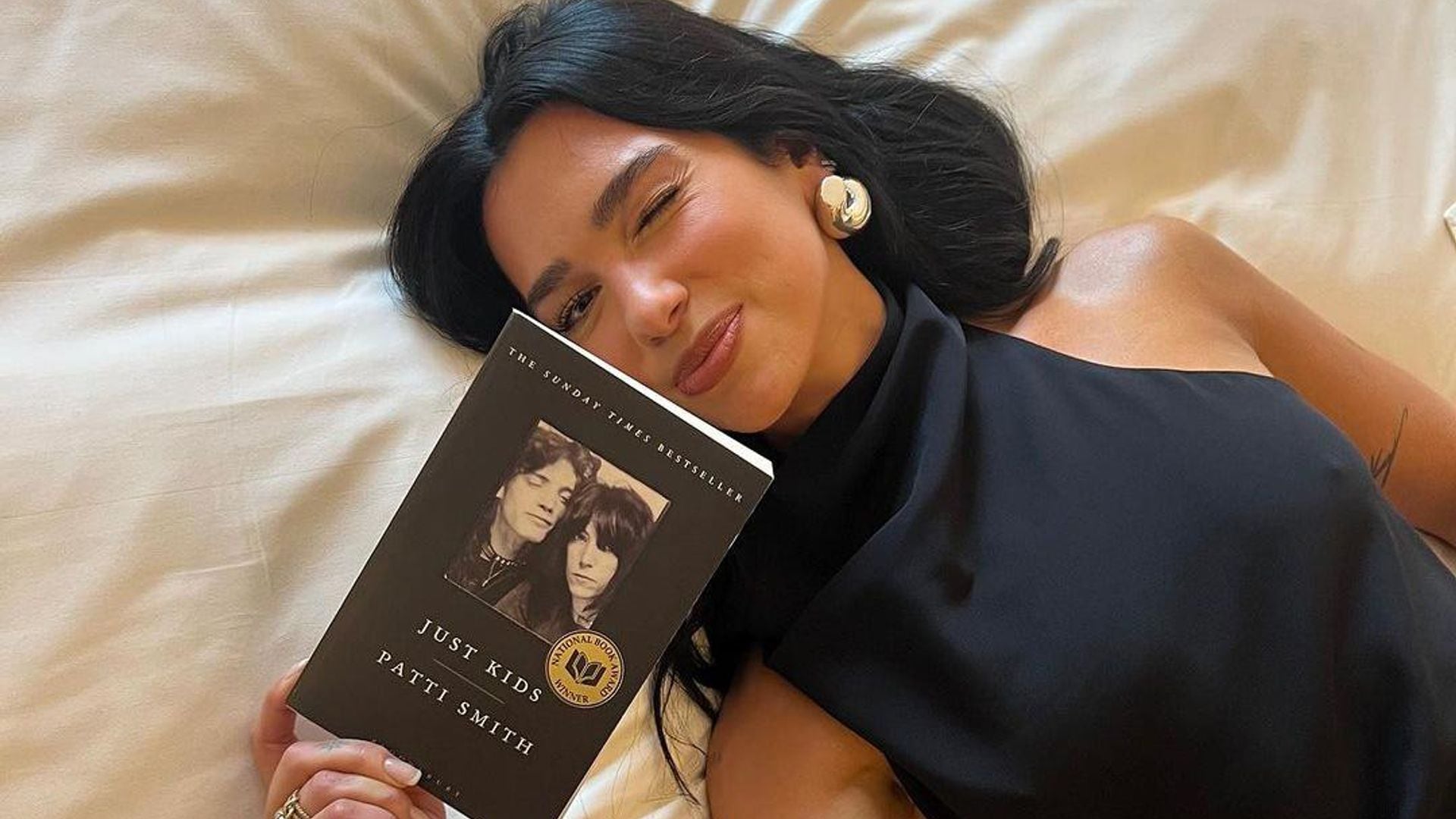 Dua Lipa tiene un ‘book club’ y su recomendación del mes te encantará