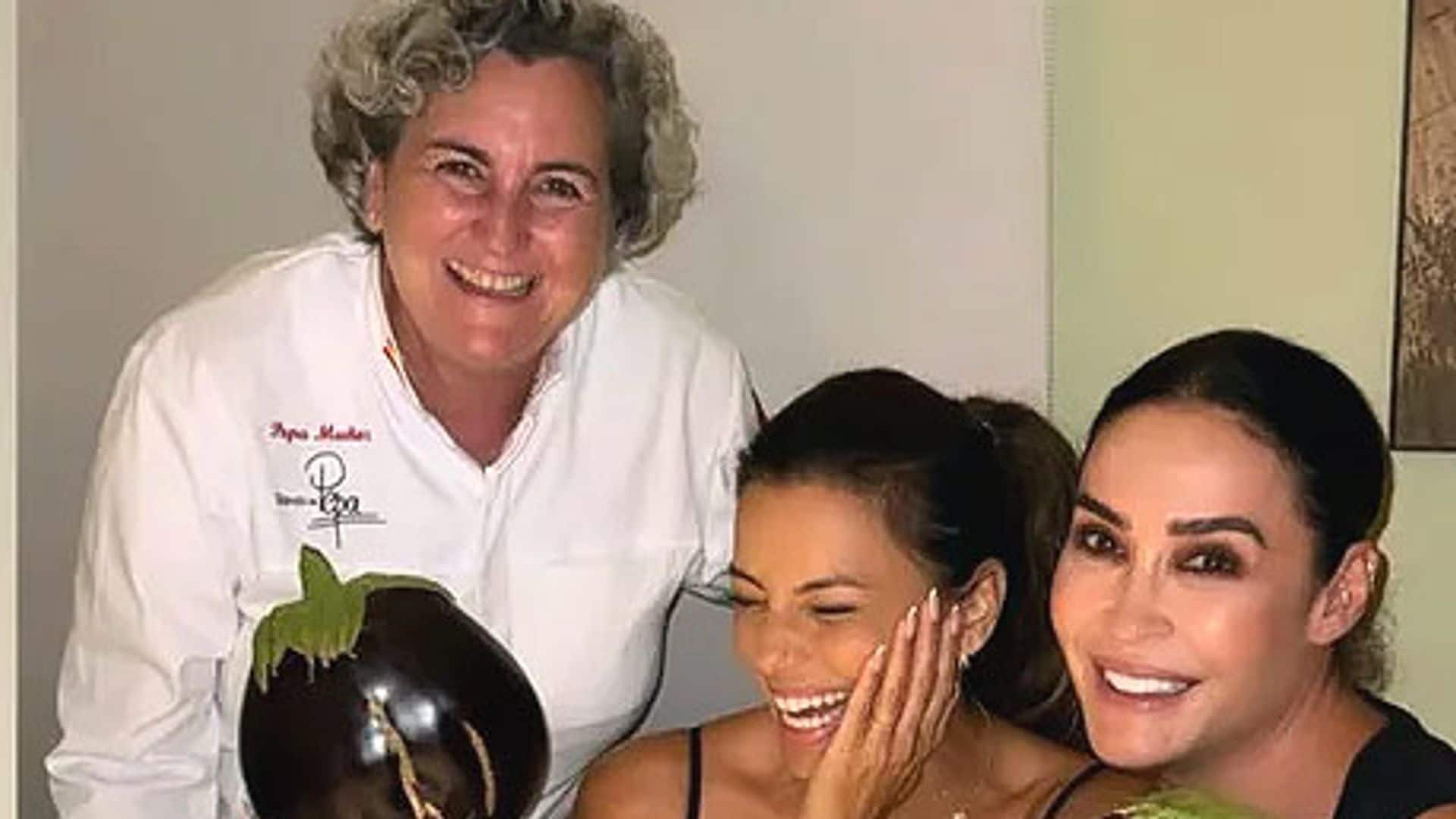 La divertida cena de Vicky Martín Berrocal y Eva Longoria ¡sin parar de reír!