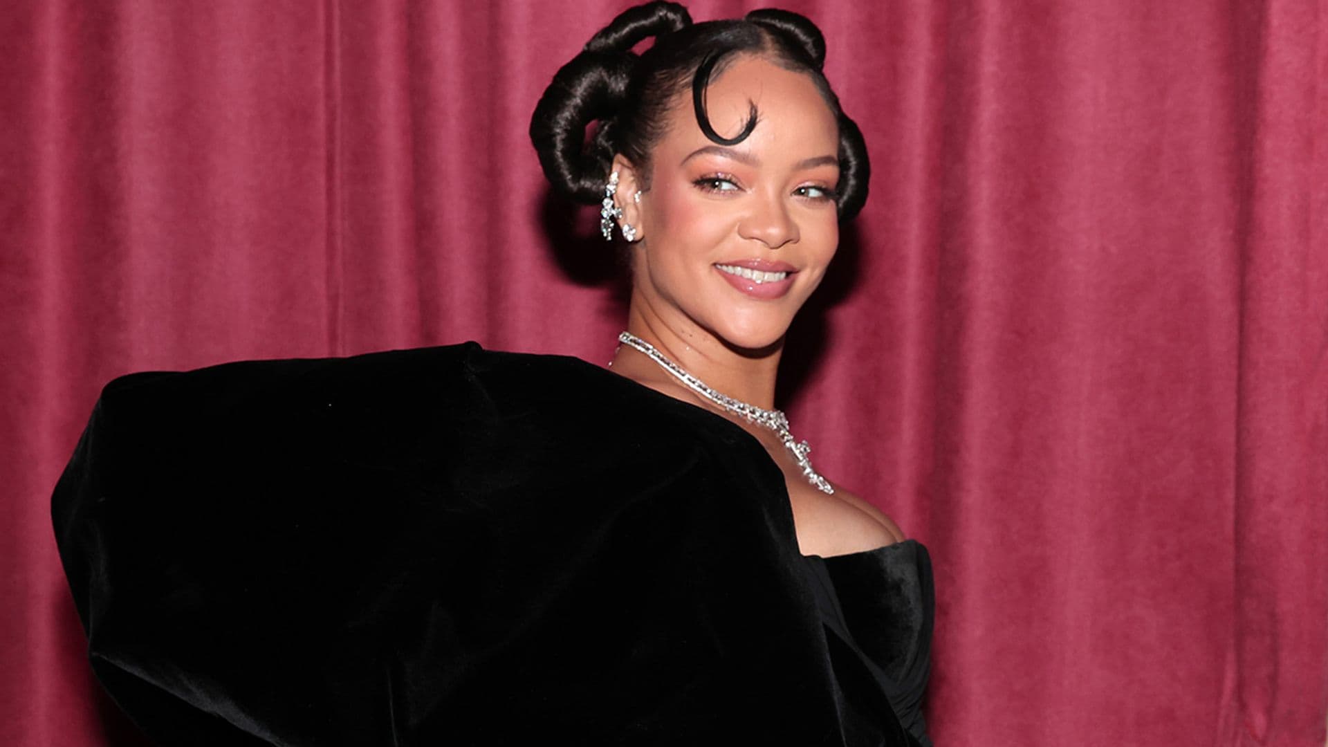 Rihanna y el vestido que no pasó por la alfombra roja de los Globos de Oro pero se ha hecho viral