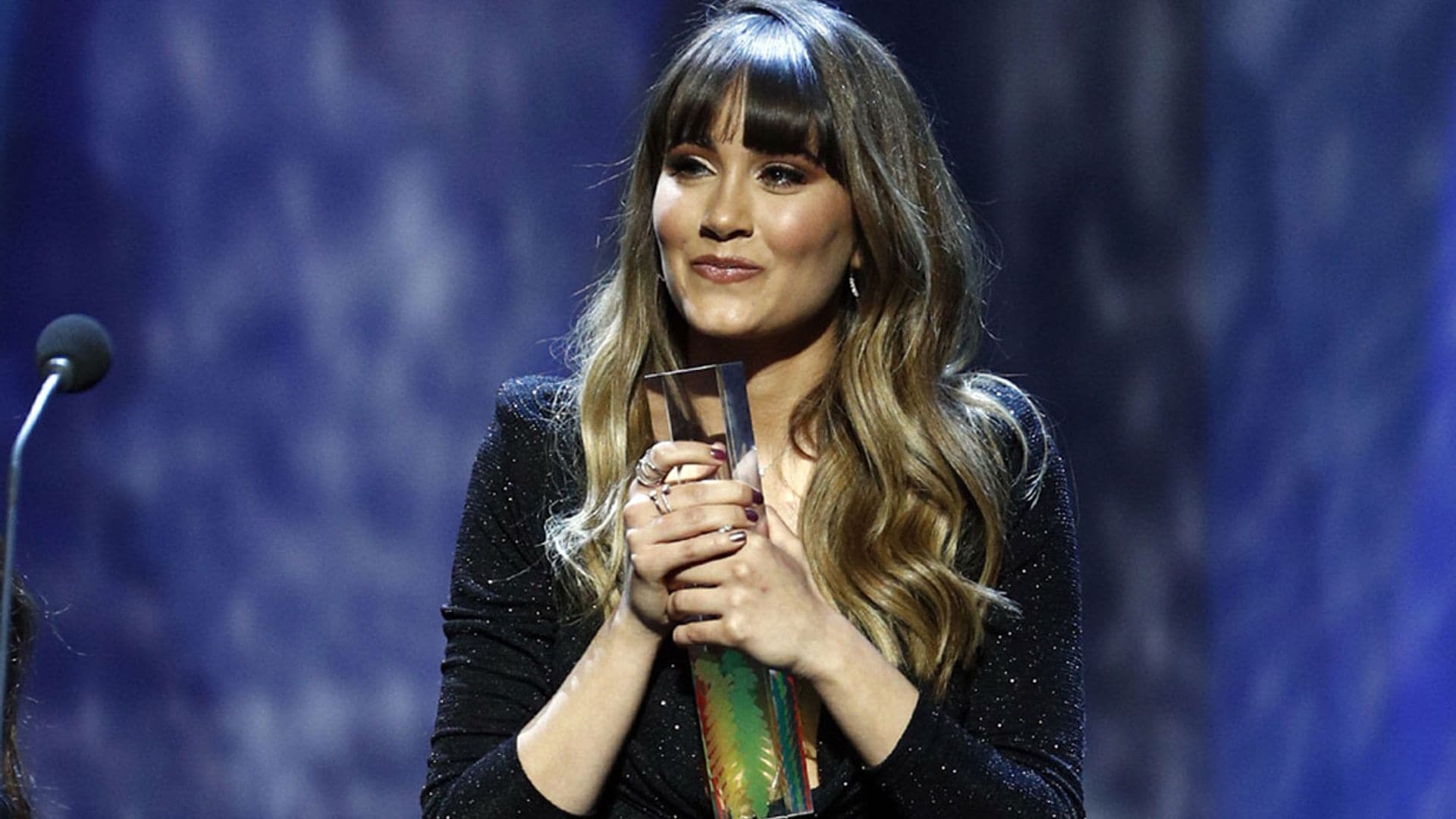 ¡El amor está en el aire! Aitana le dedica un premio (y 'todo') a Miguel Bernardeau