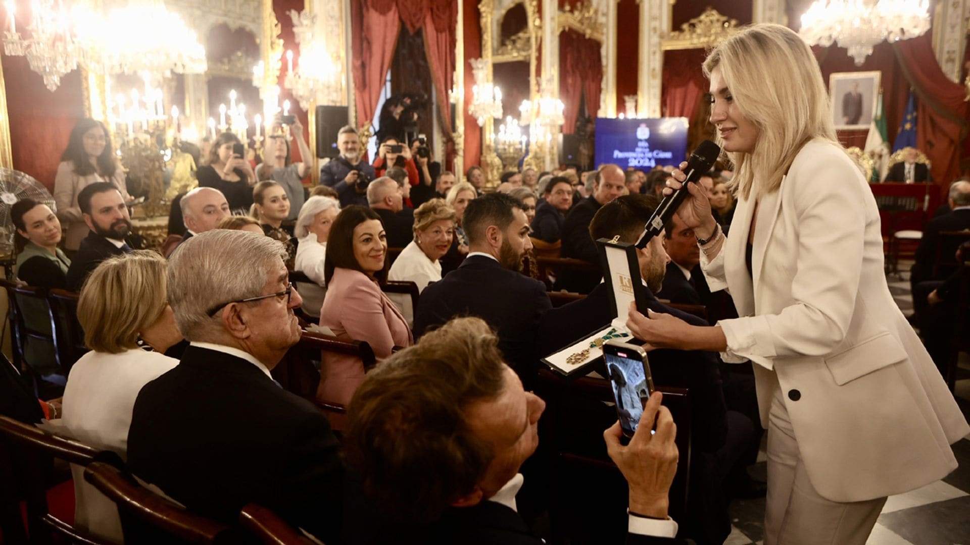 La emoción de Sandra Golpe al recordar la historia de amor de sus padres y dedicarles su último premio