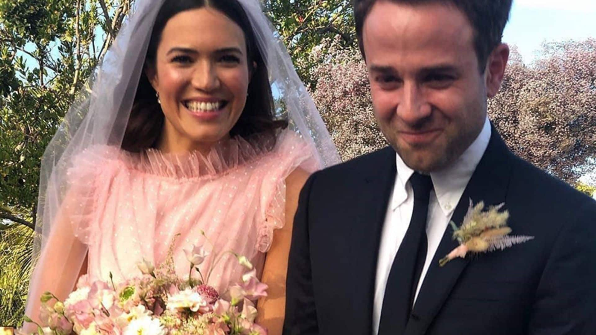 La actriz Mandy Moore y el triunfo definitivo del rosa en los vestidos de novia