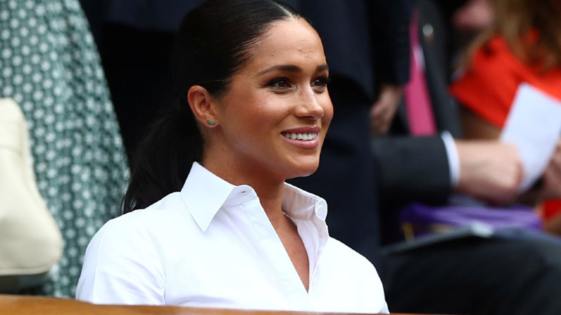 ¿Fan de los looks 'working' de Meghan Markle? Ahora podrás verlos de cerca