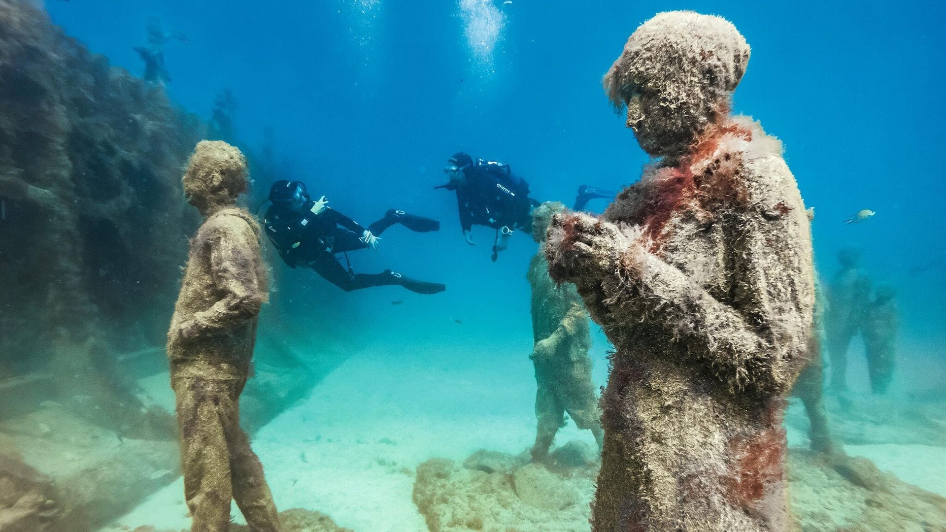 Playa Blanca: bucear entre arte submarino