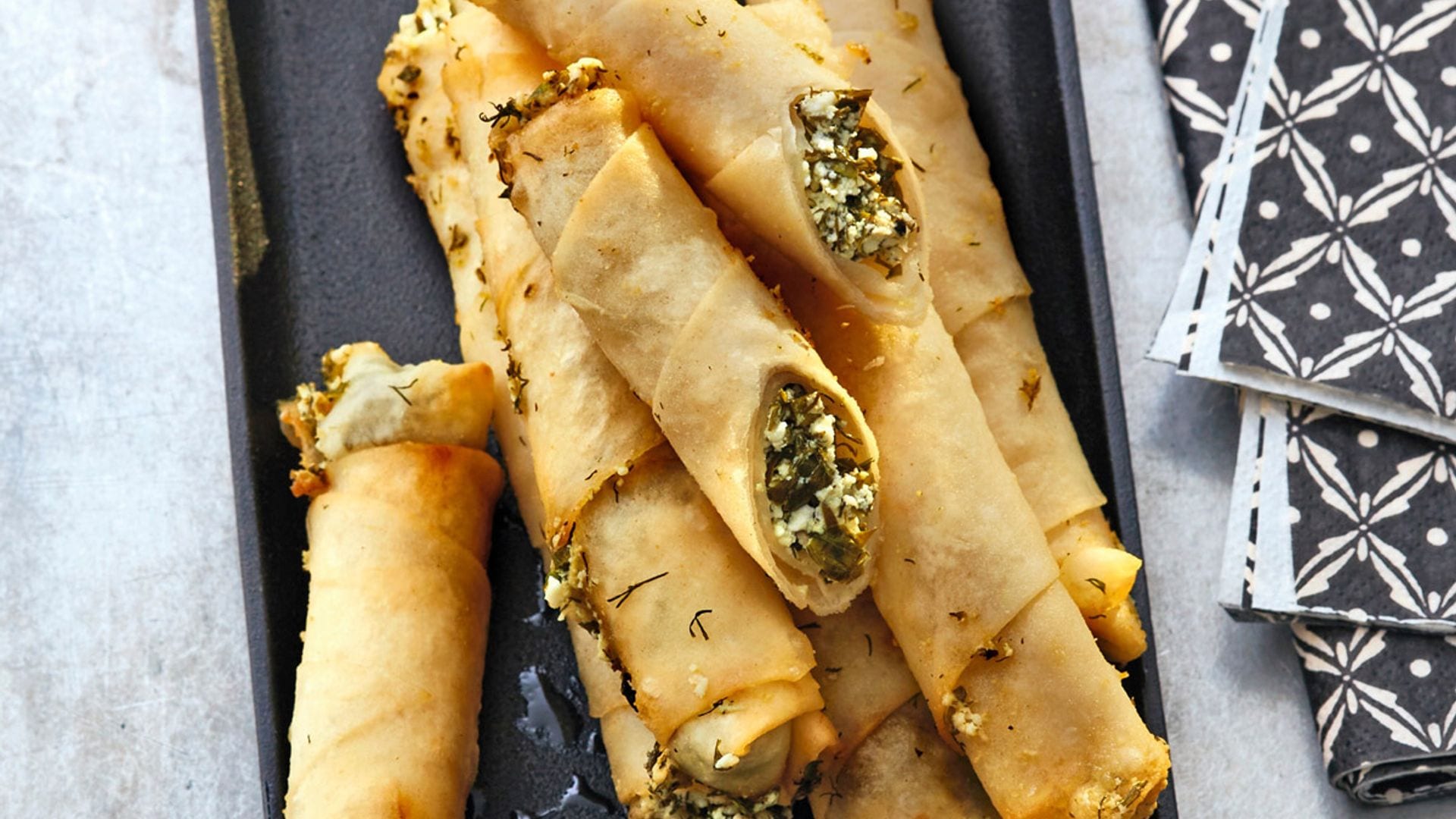 Rollitos turcos de queso feta con espinacas