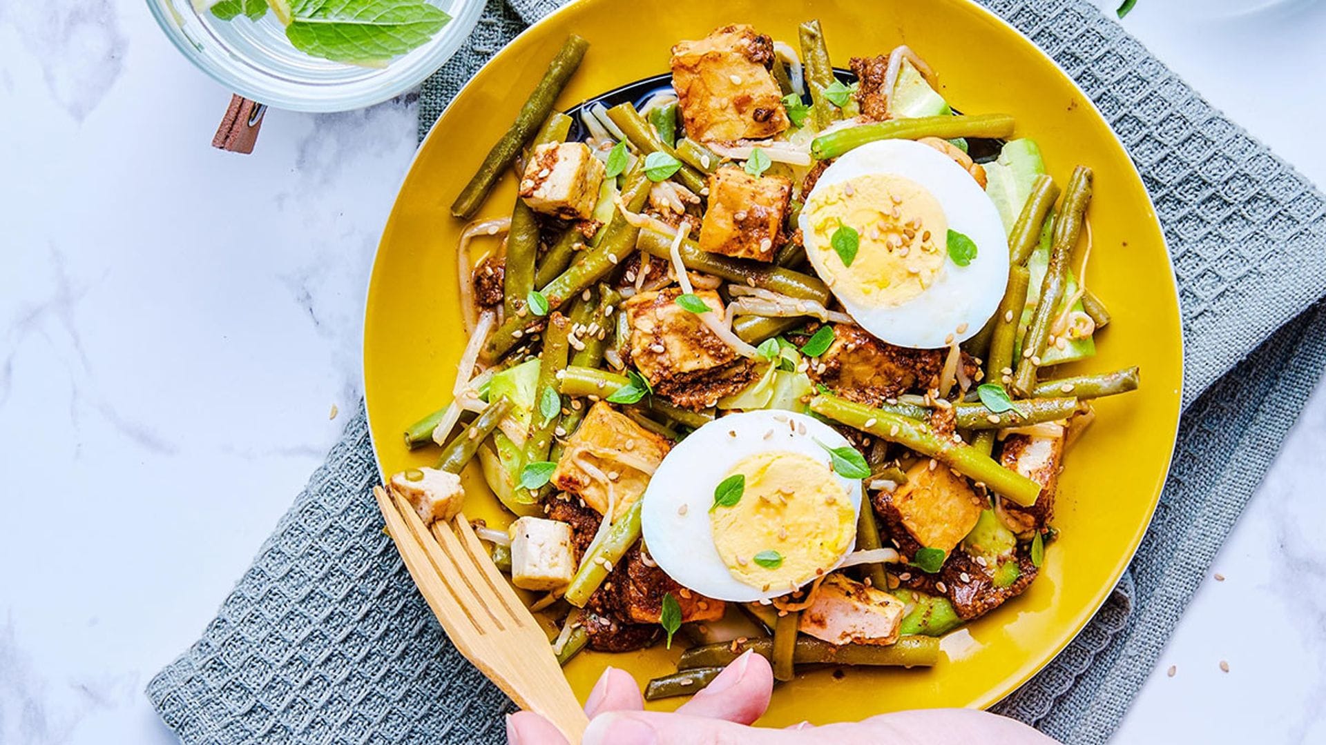 Wok de judías verdes, tofu y huevo