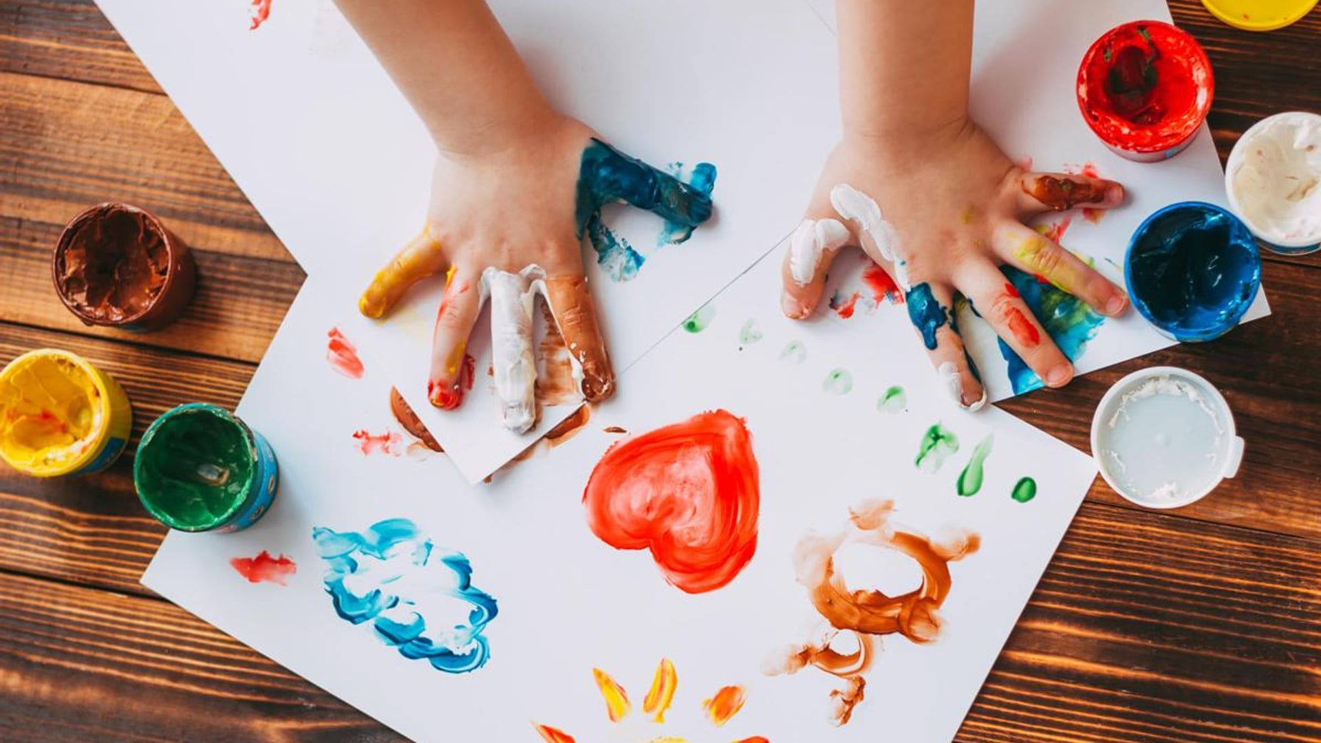 9 beneficios de que los niños pinten con los dedos