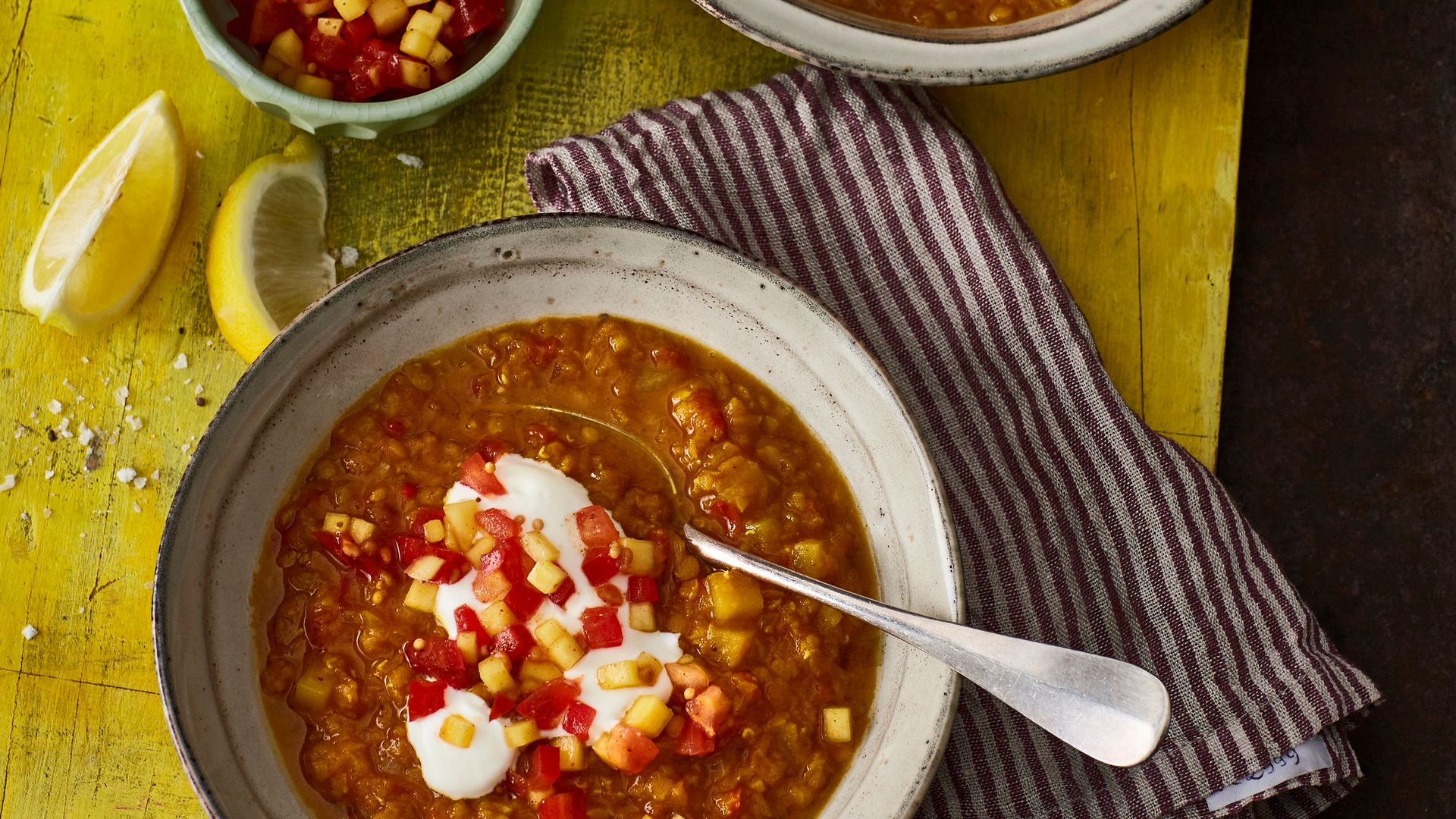 Lentejas con mango, tomate y yogur