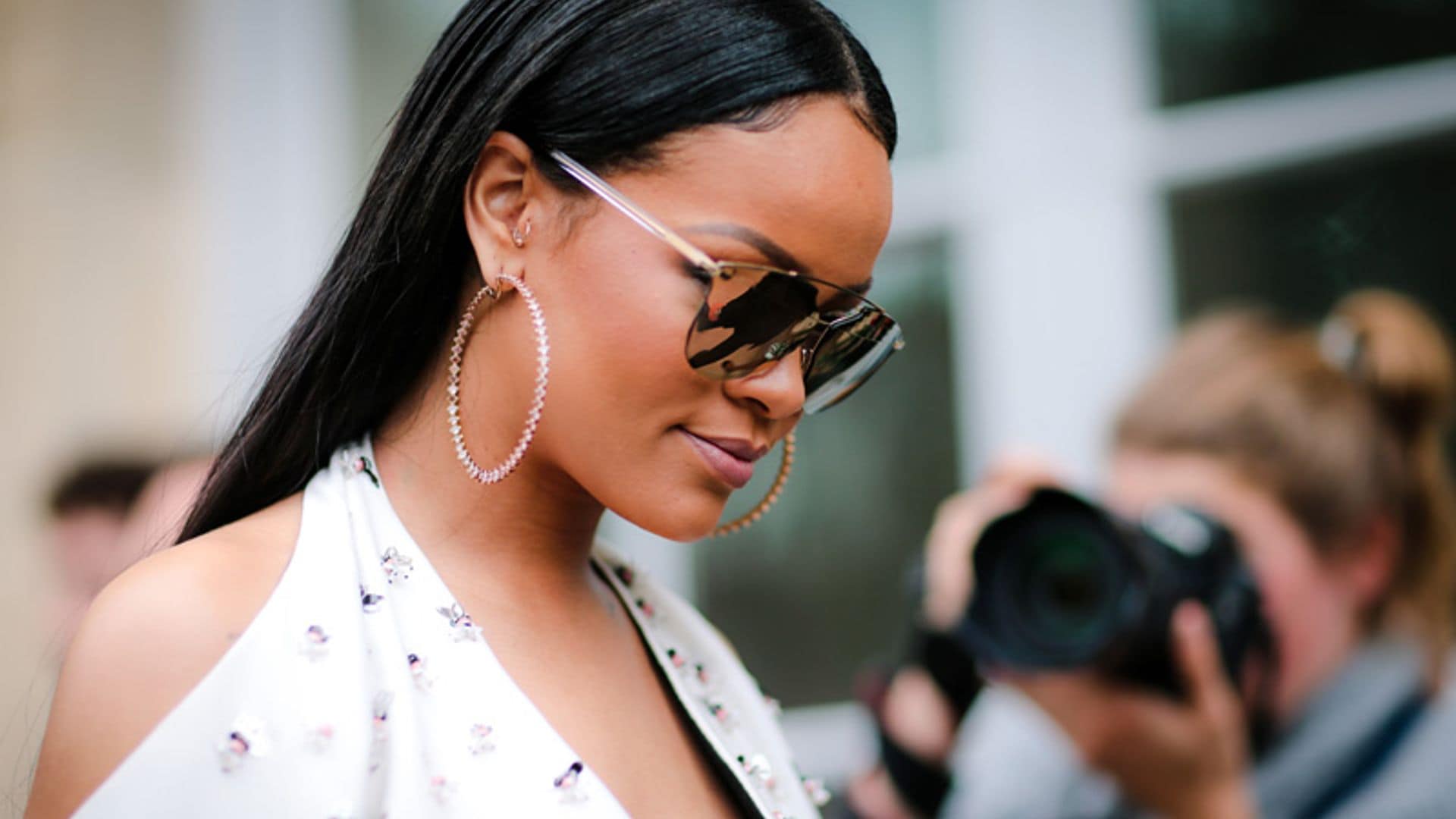 Los aros son el único complemento que necesitas a cualquier edad, palabra de Rihanna