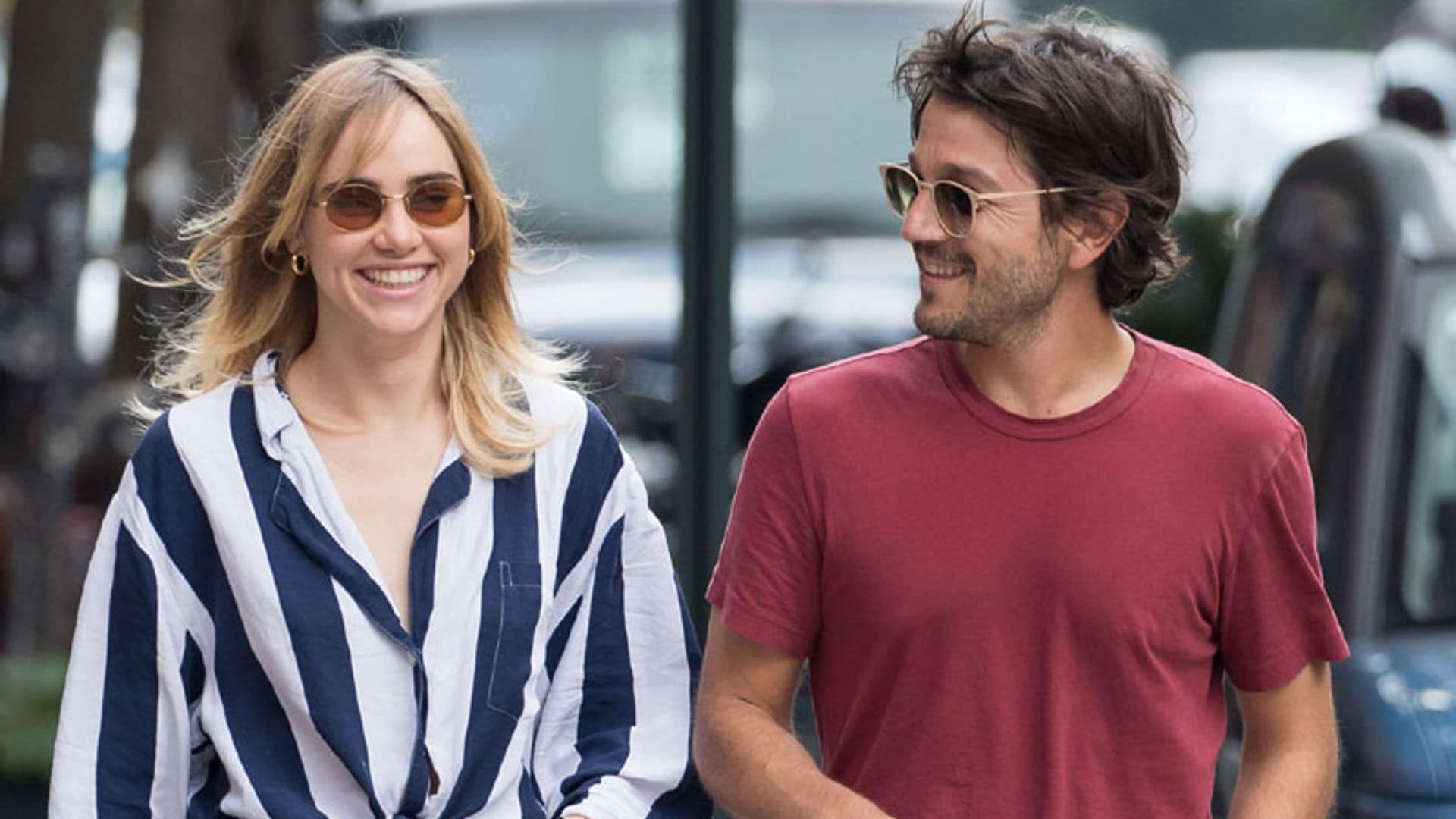 Dos años después, Suki Waterhouse y Diego Luna siguen tan enamorados