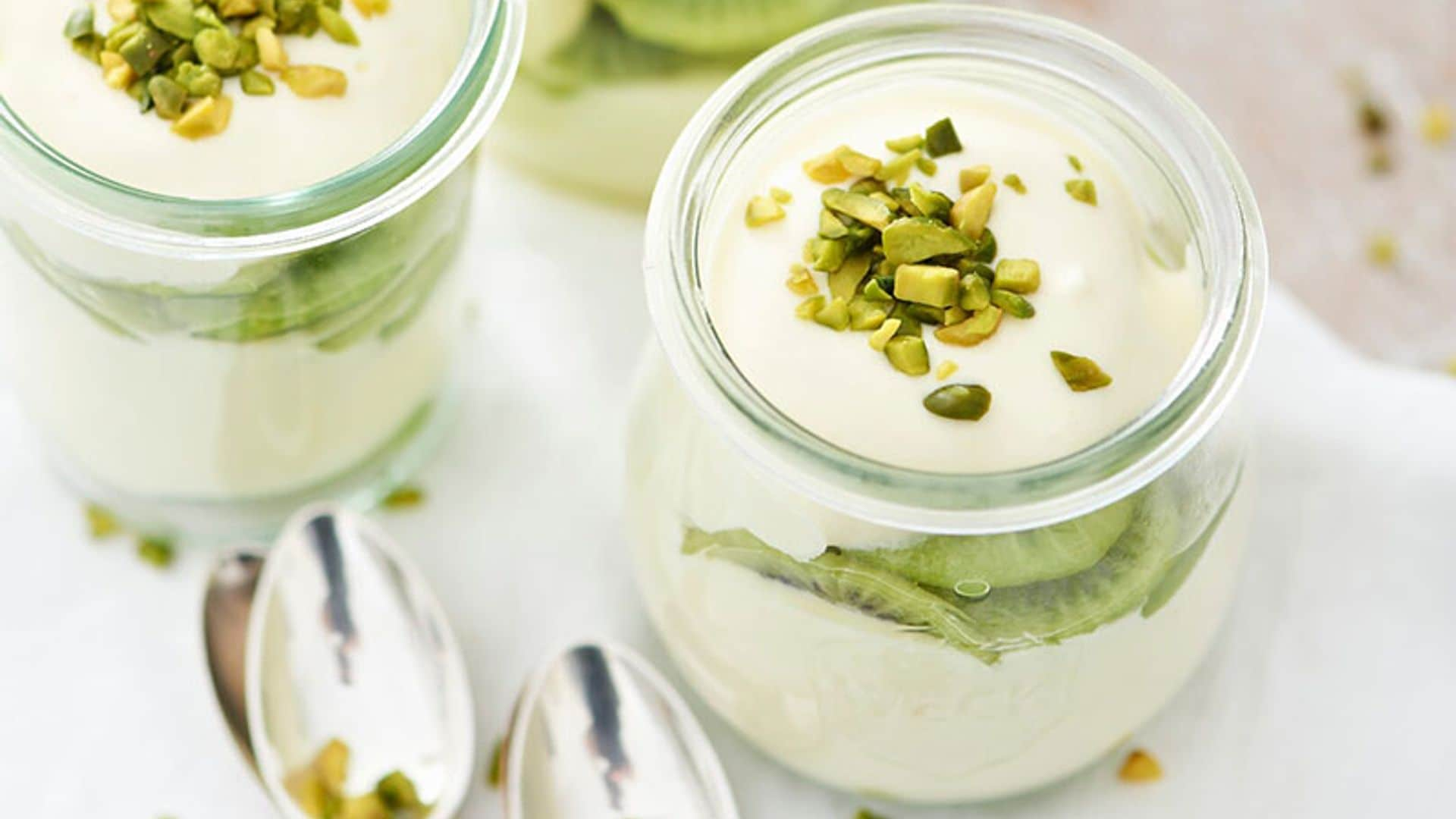 Crema de mascarpone con pistachos y kiwi