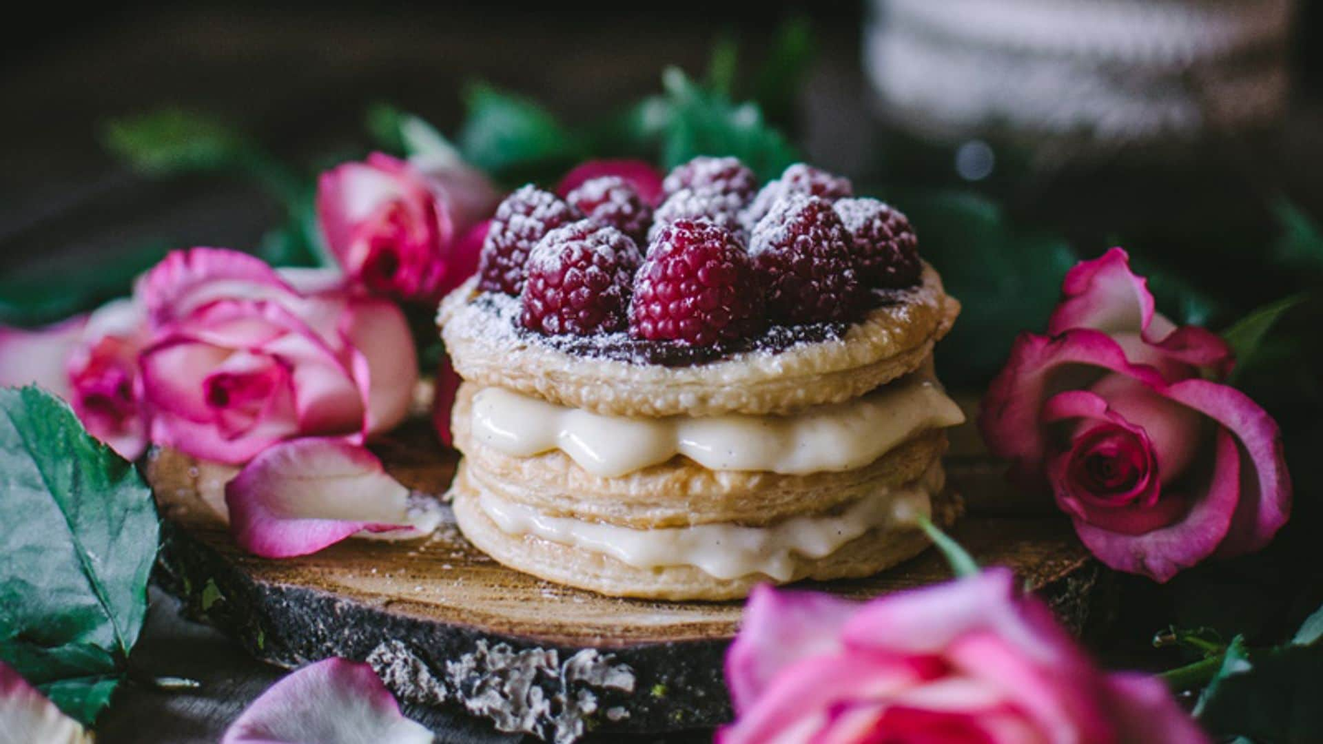 Milhojas de crema pastelera y fresas a la pimienta