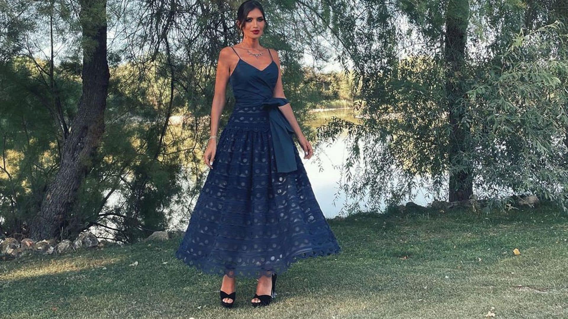 Sara Carbonero se va de boda con un vestido de invitada muy especial