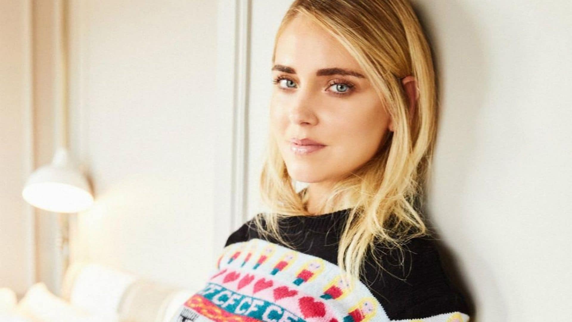 La conexión de estilo entre Danna Paola y Chiara Ferragni con el jersey perfecto para días grises