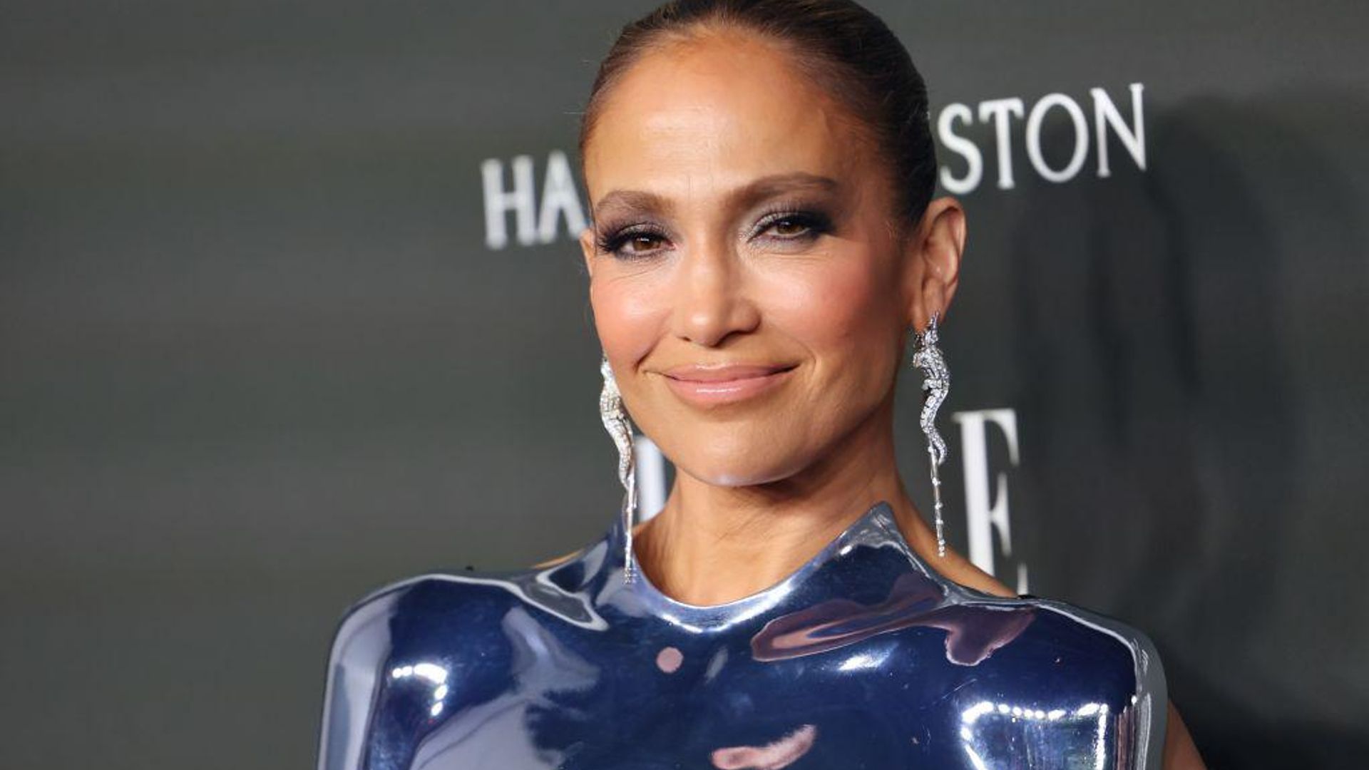 JLo conquista Los Ángeles con un poderoso look