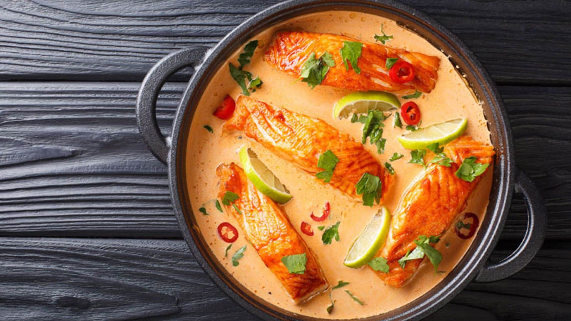 'Spicy curry thai' de salmón con coco y lima
