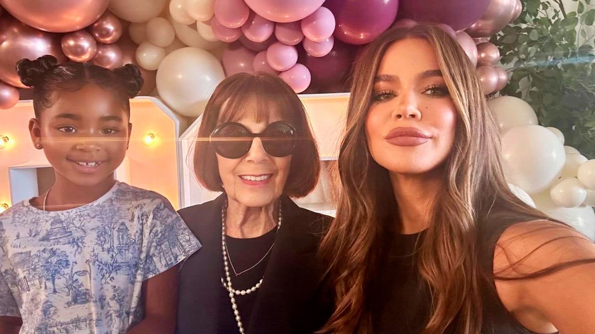 La increíble fiesta de las Kardashian celebrando el 90 cumpleaños de su abuela, ¡parece mucho más joven!