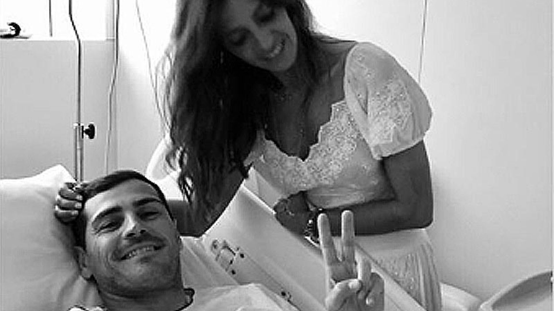 Iker Casillas, en plena recuperación, bromea con Sara Carbonero en redes sociales