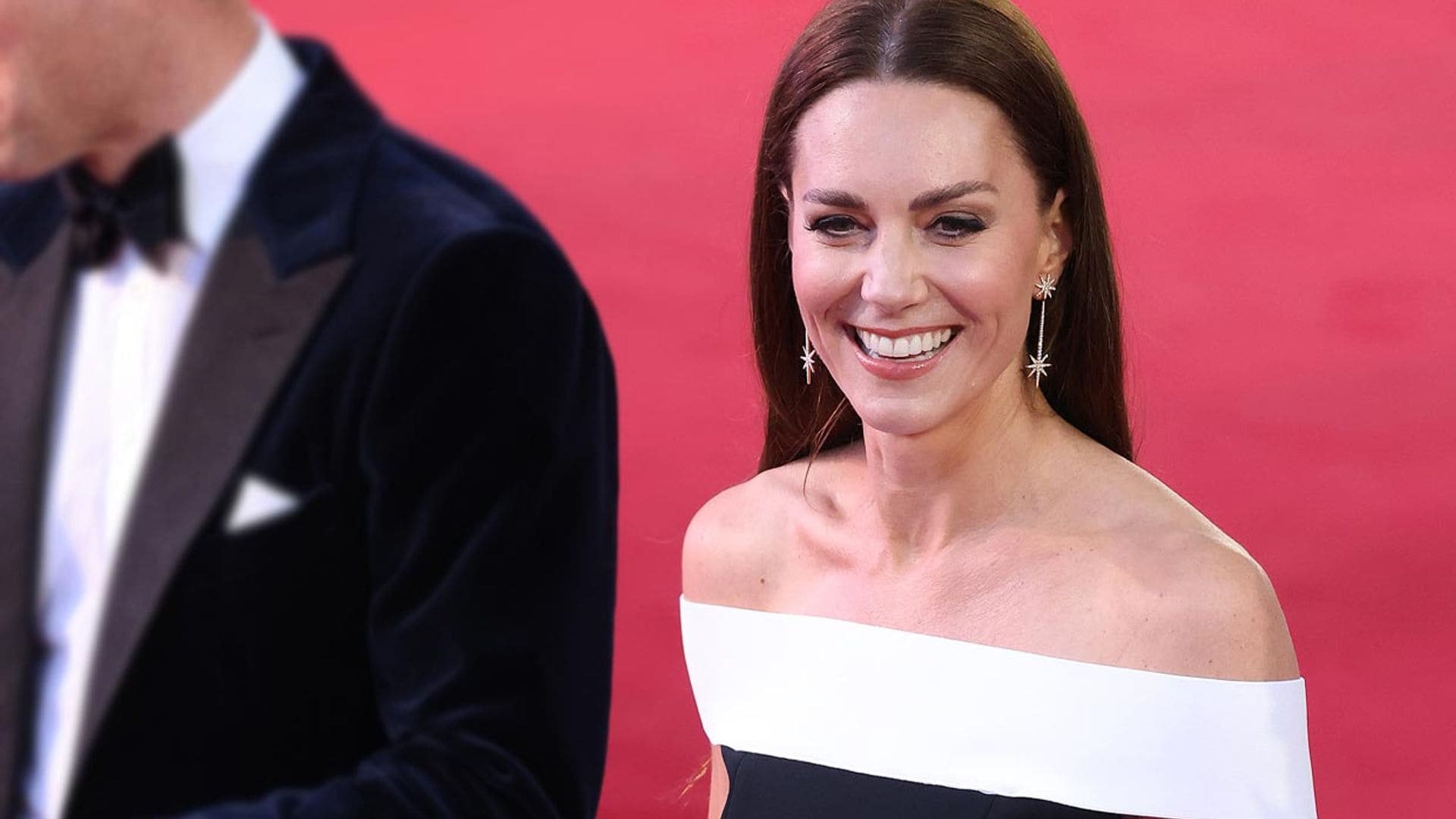 Kate vuelve a conquistar la alfombra roja: el vestido 'Lamble' y unos pendientes de estrella