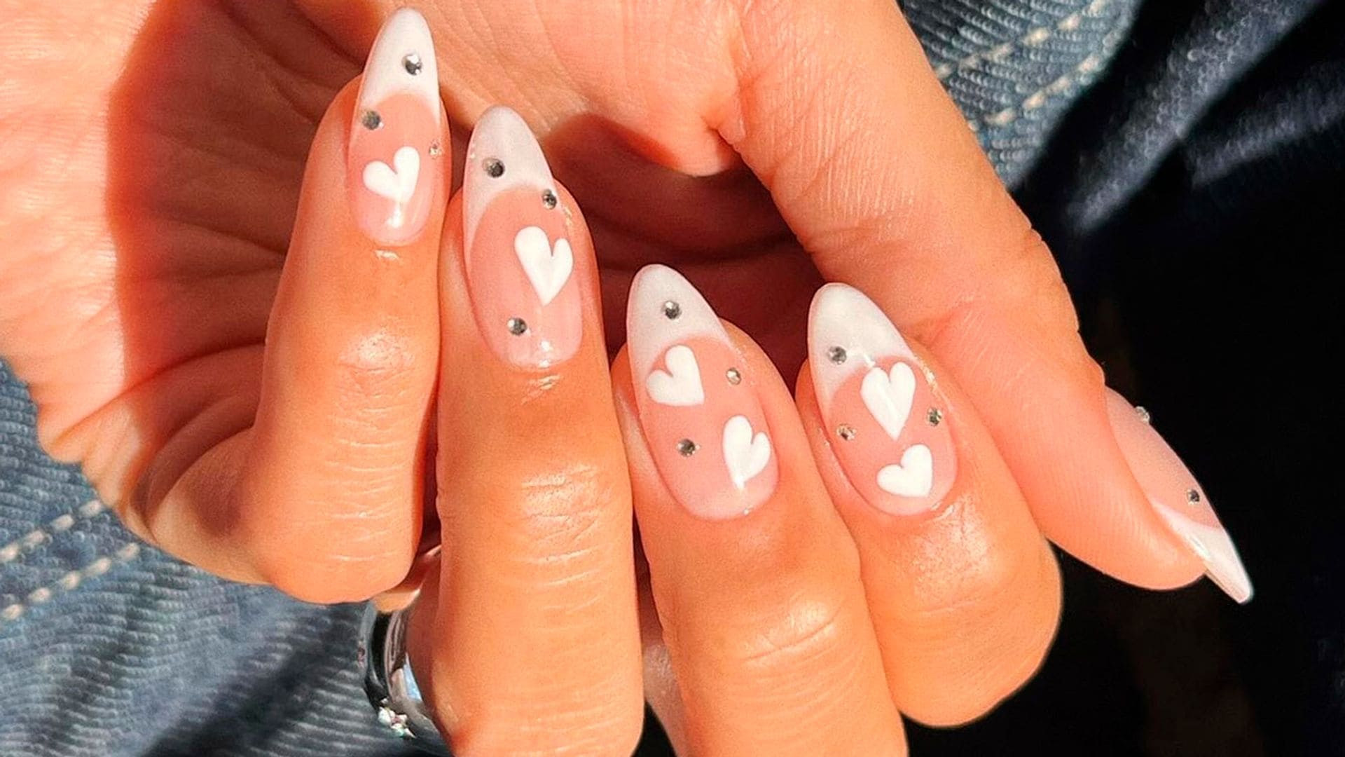 12 ideas para llevar las uñas con corazones más buscadas este San Valentín