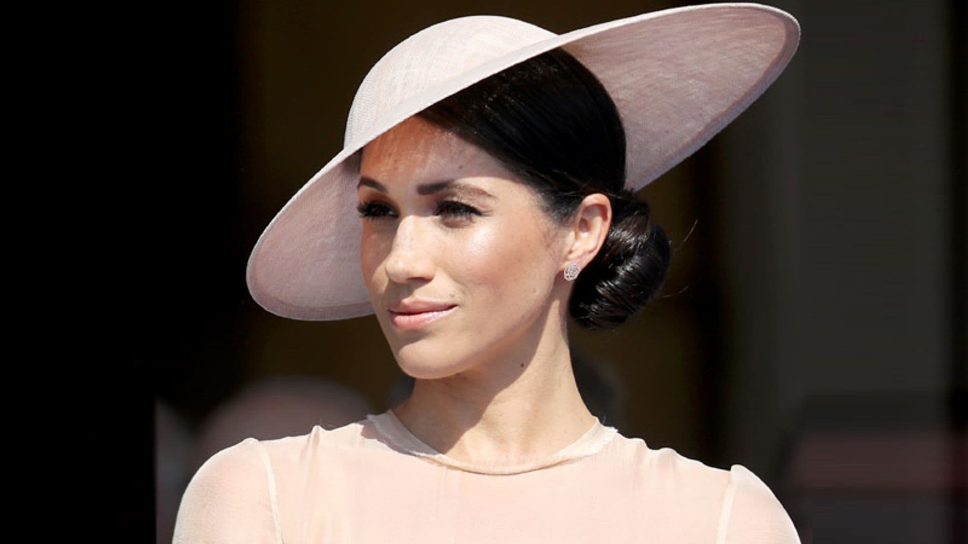 Así imaginamos el look de Meghan en el bautizo de su hijo