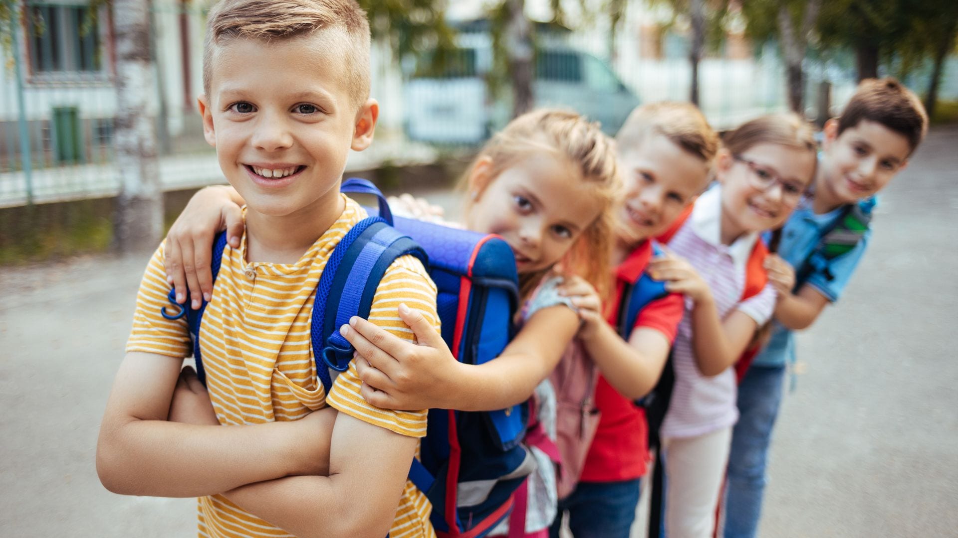 12 prendas básicas que tus hijos necesitan para la vuelta al cole