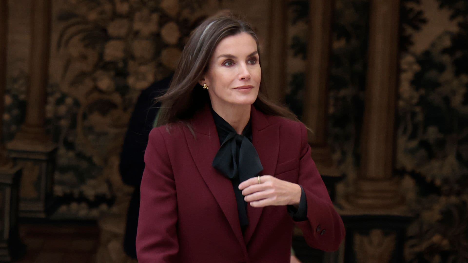 La reina Letizia apuesta por la combinación estrella de las 'royals' británicas y hace un nuevo guiño a Valencia con sus joyas