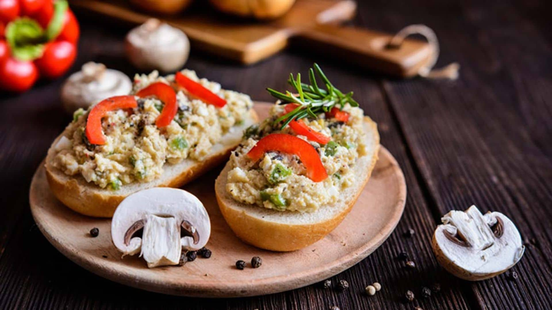 Pulguita rellena con revuelto de pollo con champiñón