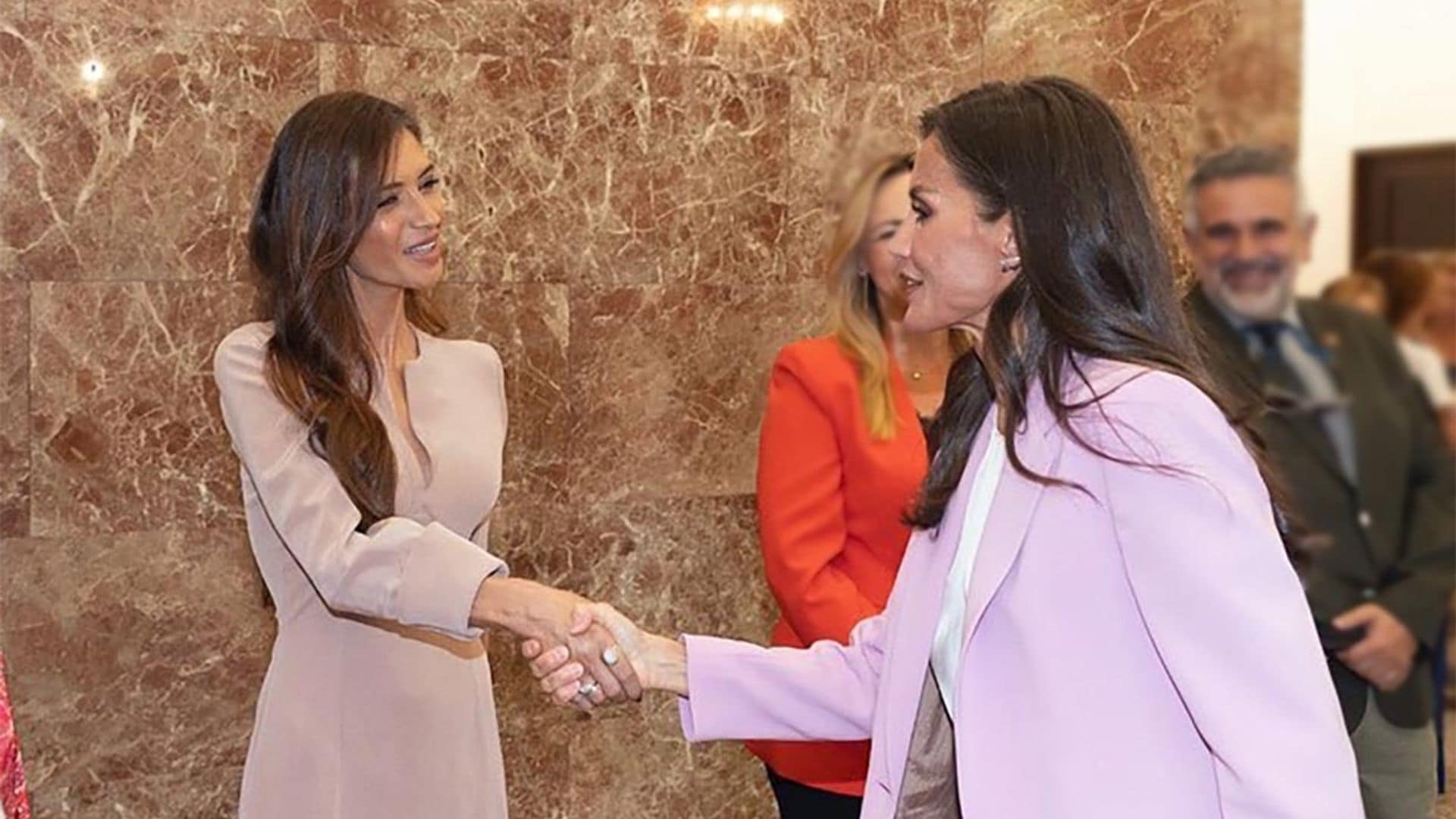 El encuentro de la reina Letizia con Sara Carbonero