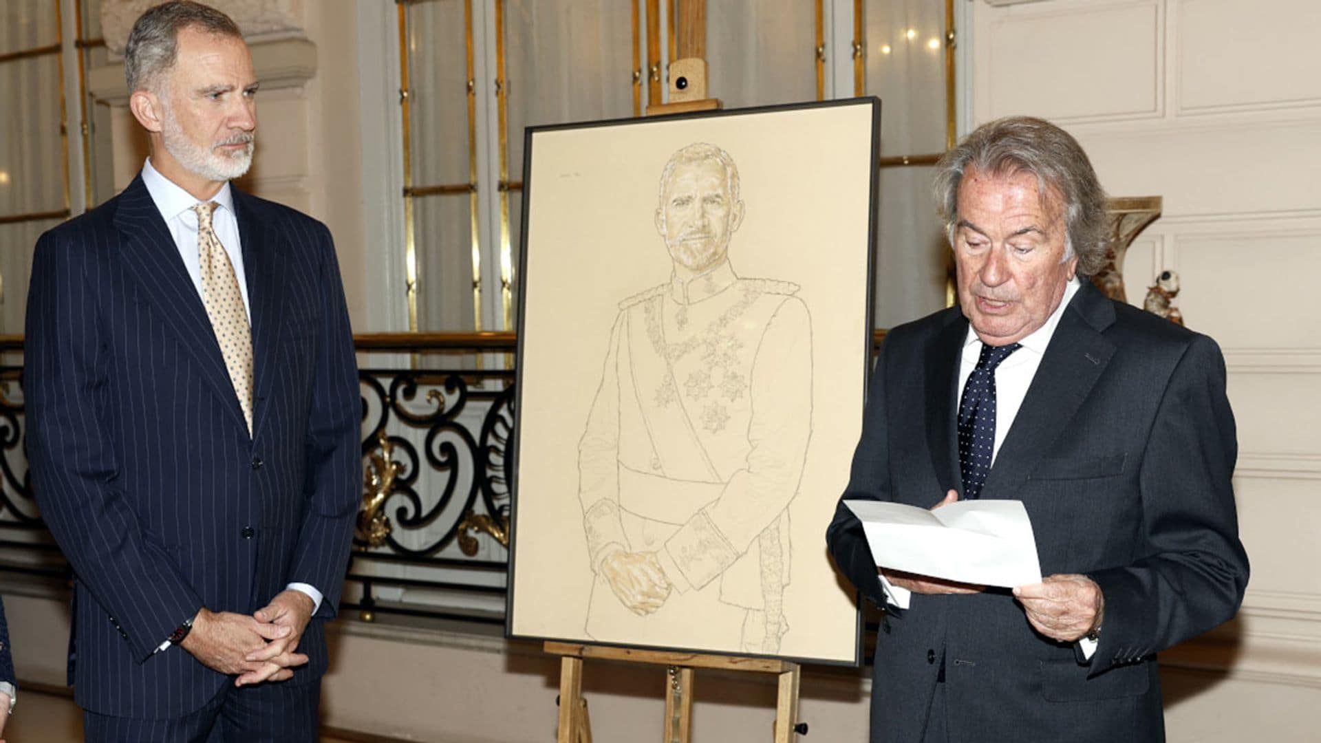 El simbólico homenaje que el rey Felipe ha recibido del internado de Canadá en el que estudió hace 40 años