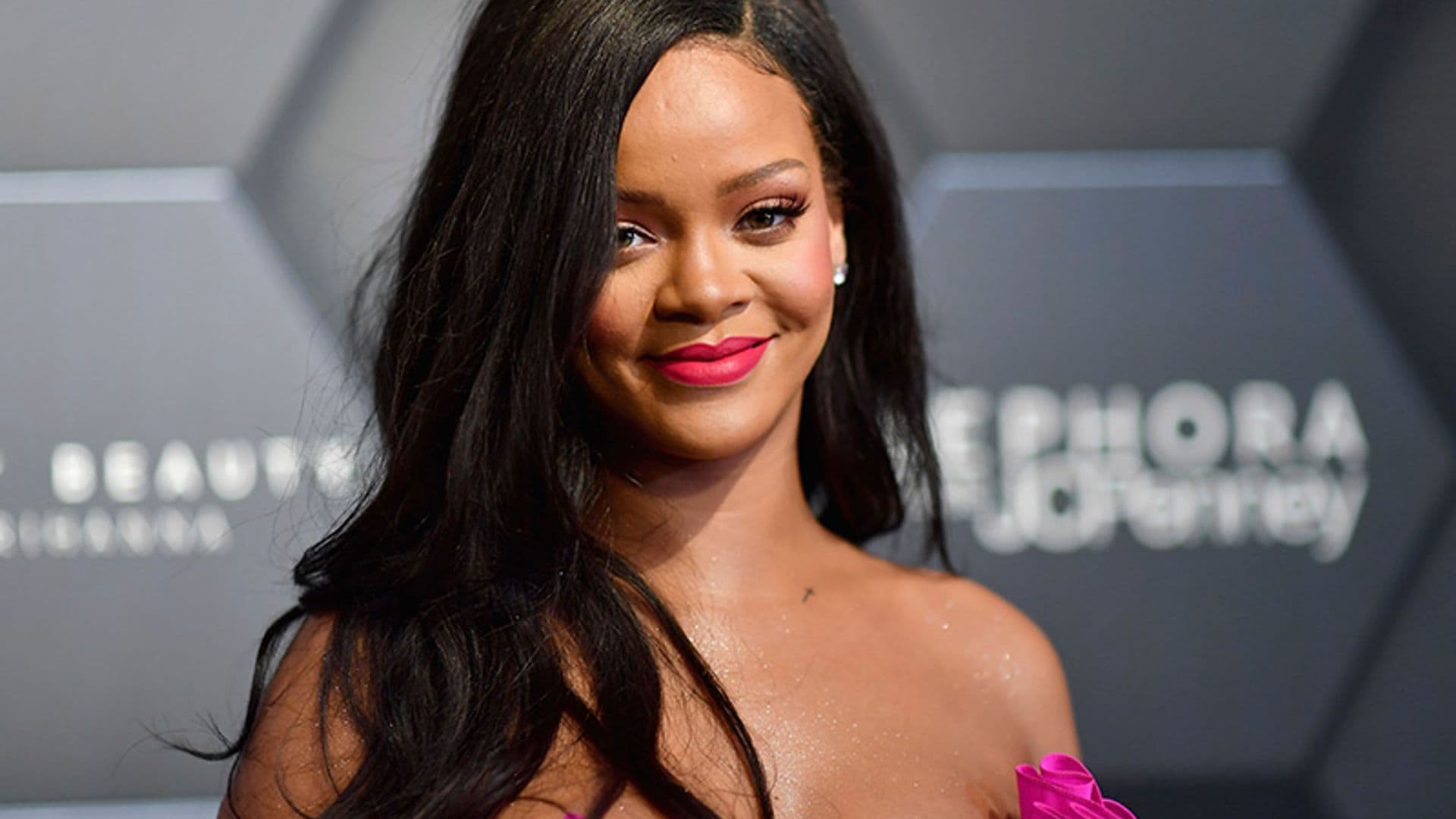 Rihanna retira del mercado su iluminador más polémico