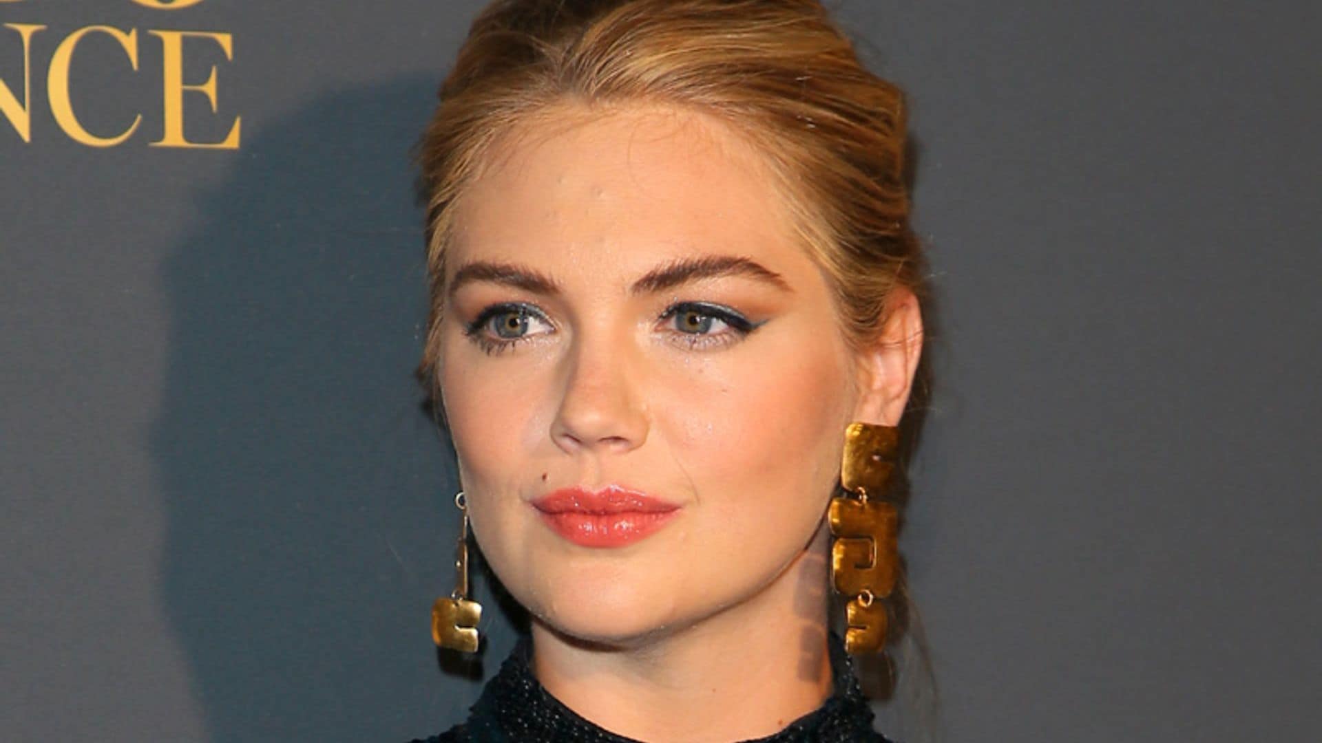 Kate Upton apuesta por las lentejuelas para lucir sus primeras curvas premamá