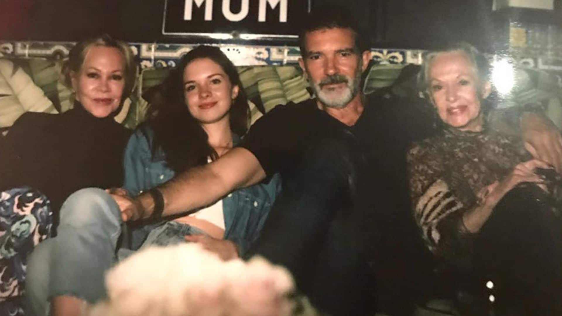 Antonio Banderas y Melanie Griffith, juntos de nuevo en el cumpleaños de Stella del Carmen