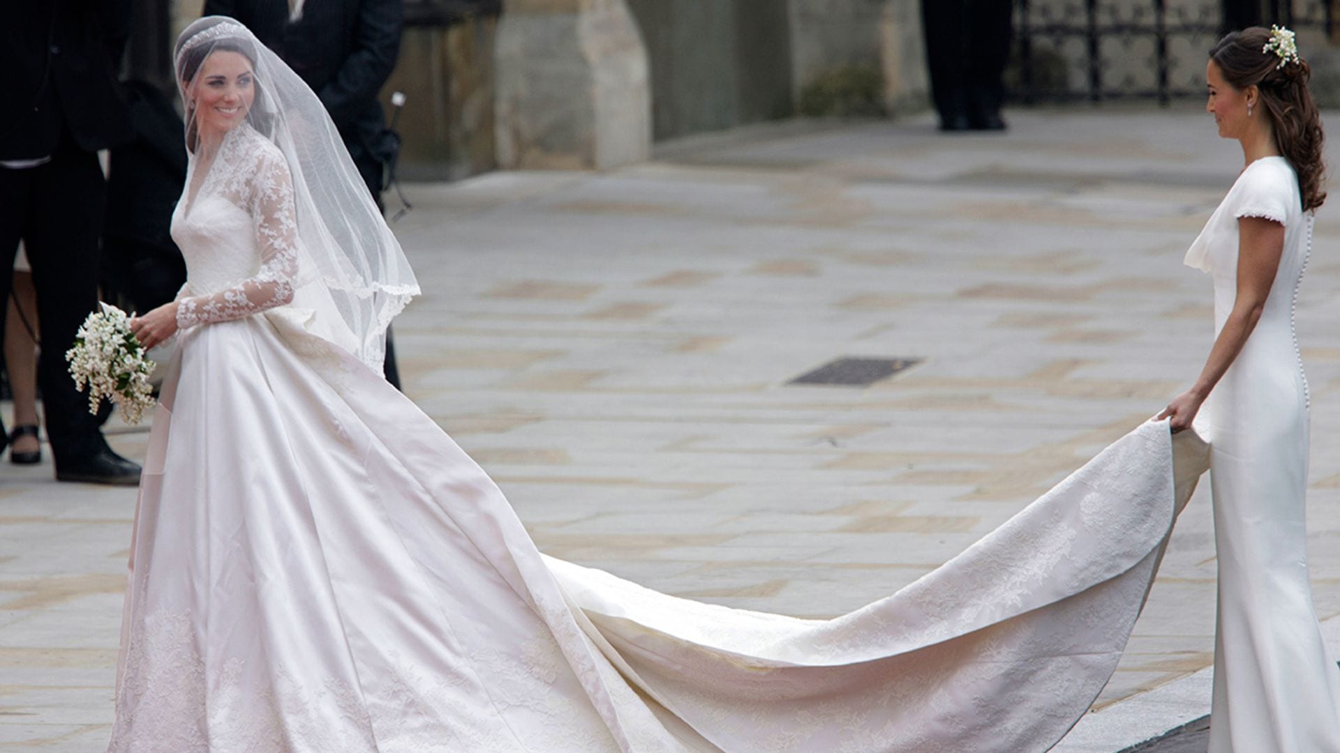 Así llegaron las novias de la realeza a la iglesia: 11 momentos inolvidables