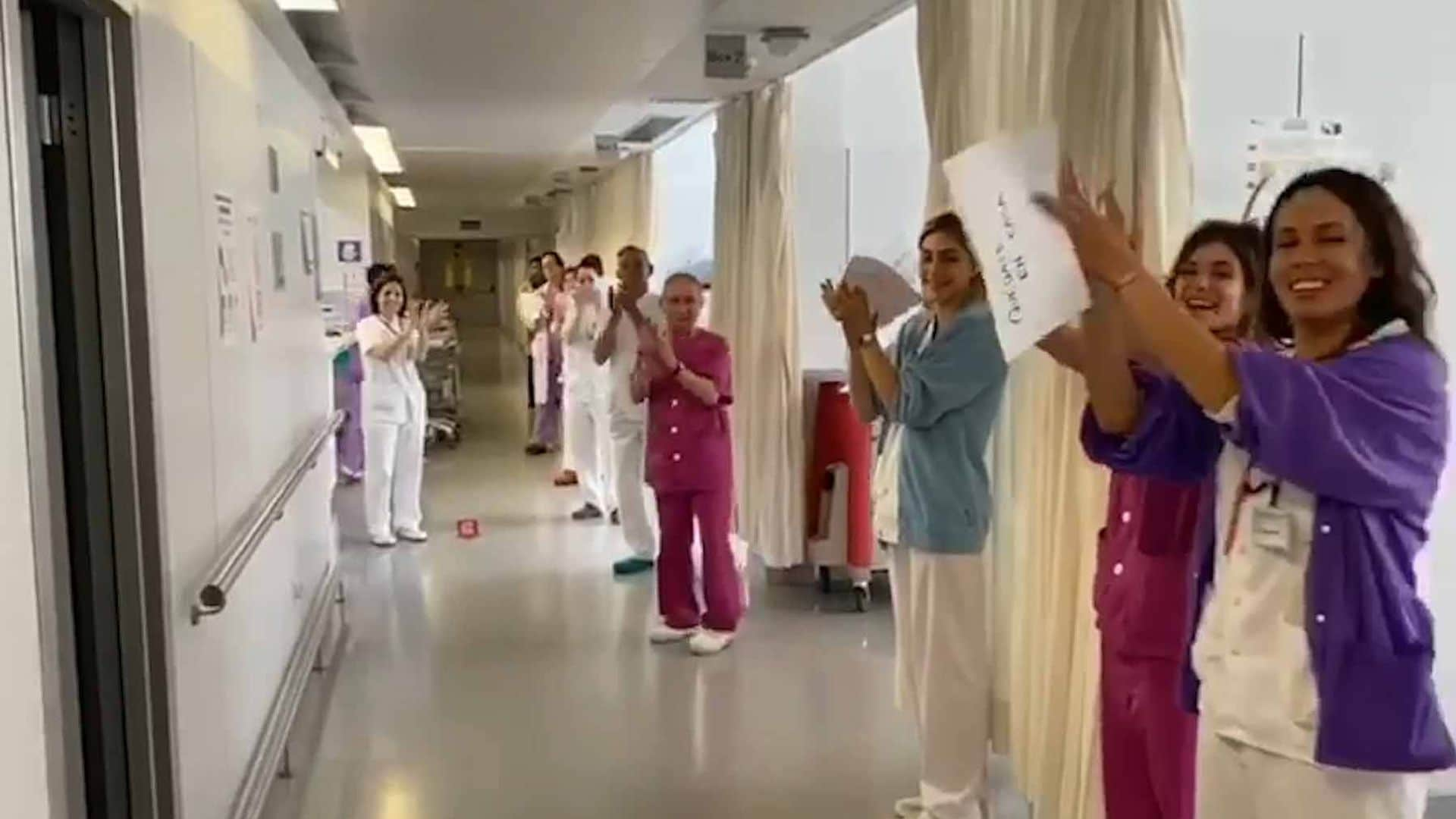 ¡Arriba los corazones! El agradecimiento de ¡HOLA! a todos los ciudadanos responsables y los servicios de salud