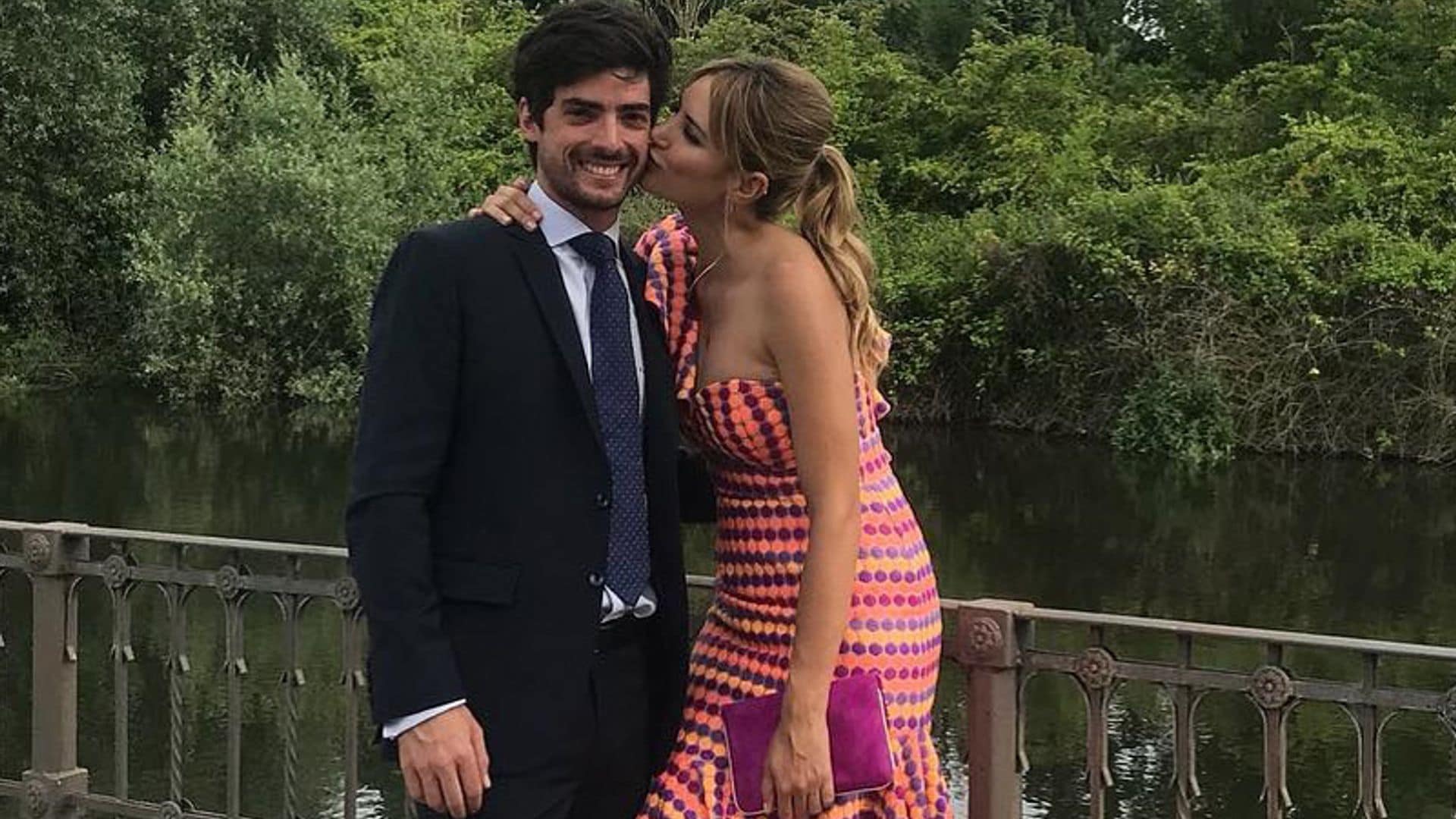 Alba Carrillo se lleva a David Vallespín a la boda de su mejor amigo