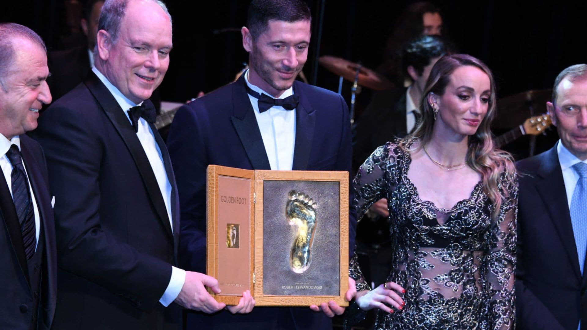 ¡Noche de fútbol! Alberto de Mónaco premia a Butragueño y Lewandowski en una gala llena de campeones y anécdotas