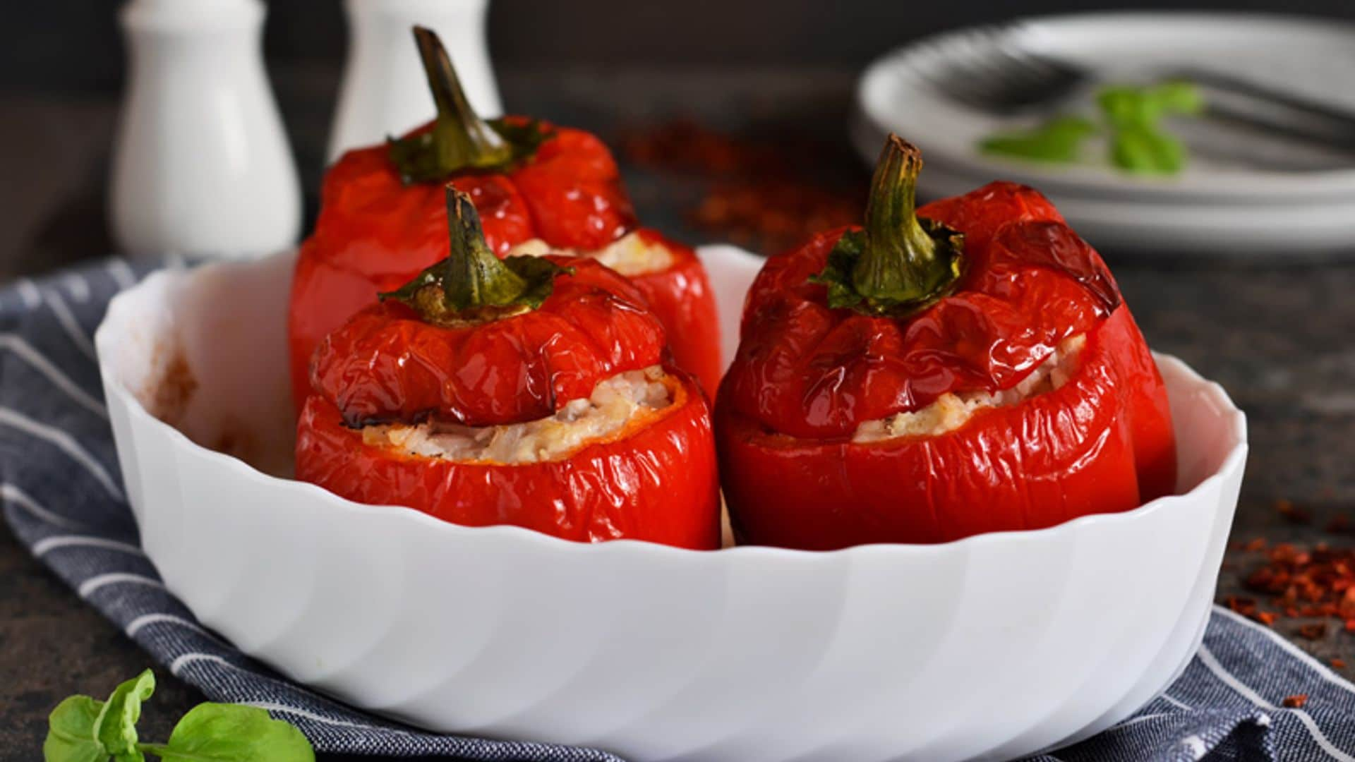 Pimientos rellenos de arroz y verduras