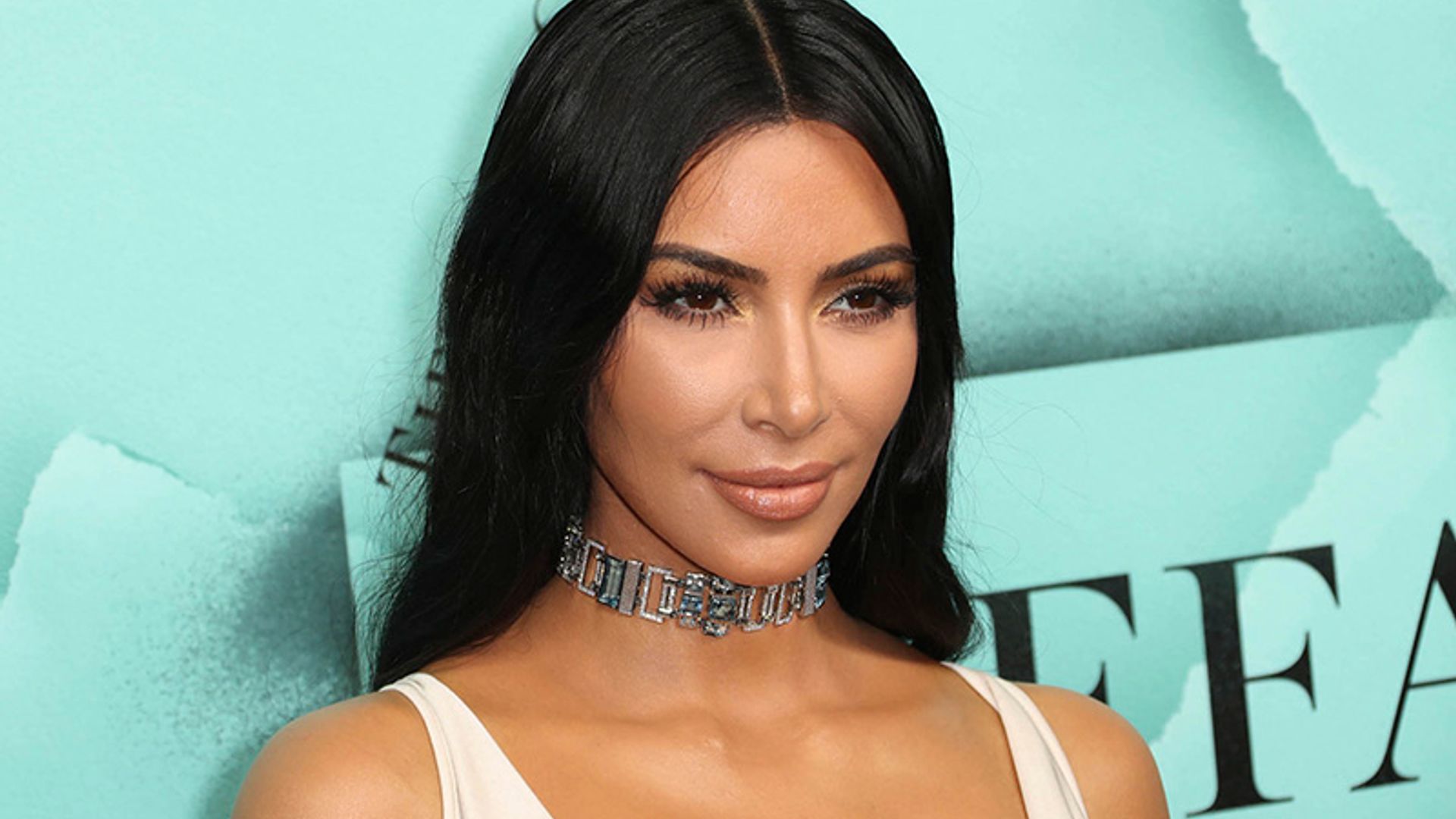 El último tratamiento de Kim Kardashian para su piel: un mentalista