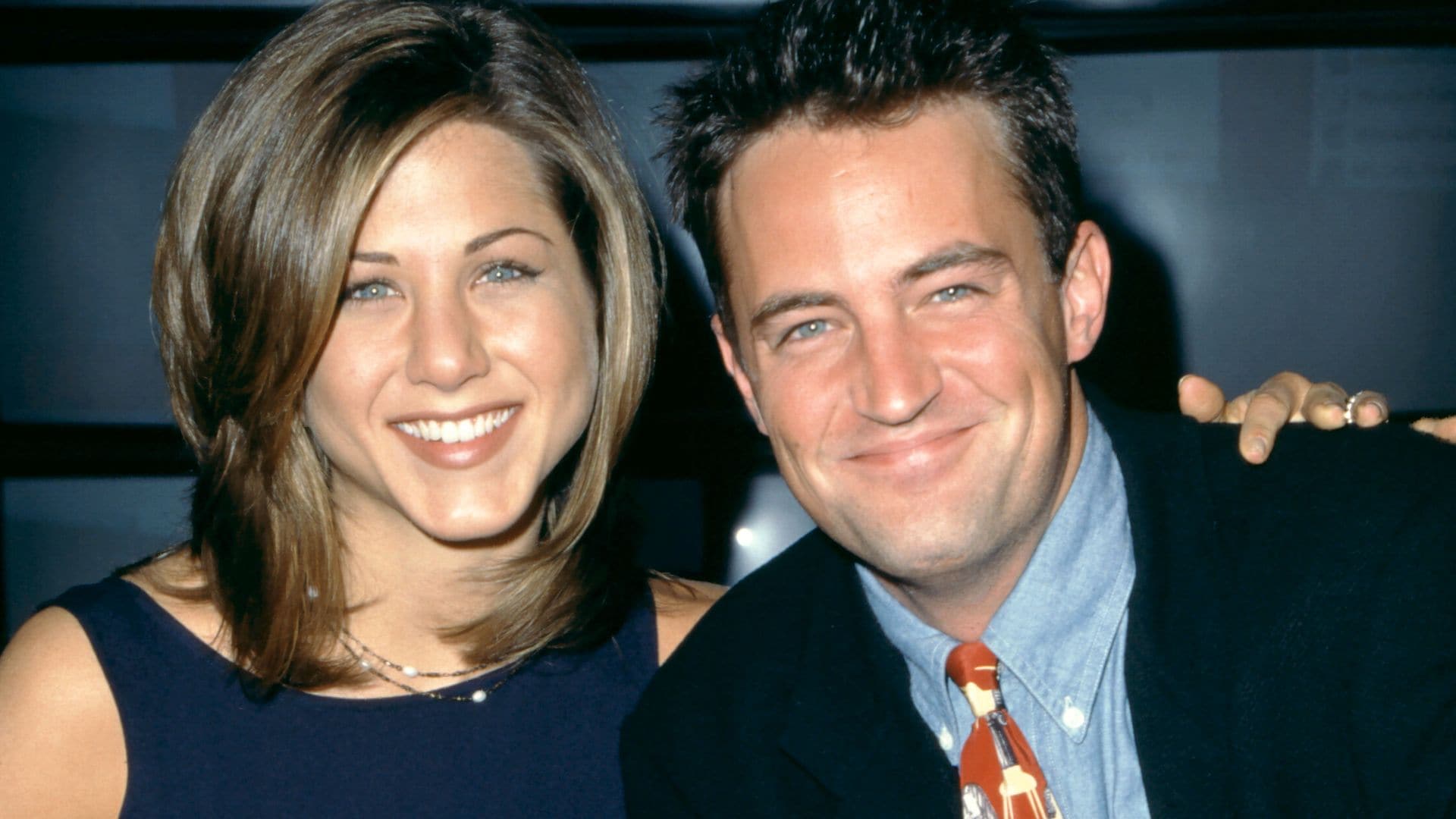 Jennifer Aniston rinde tributo a Matthew Perry a un año de su partida