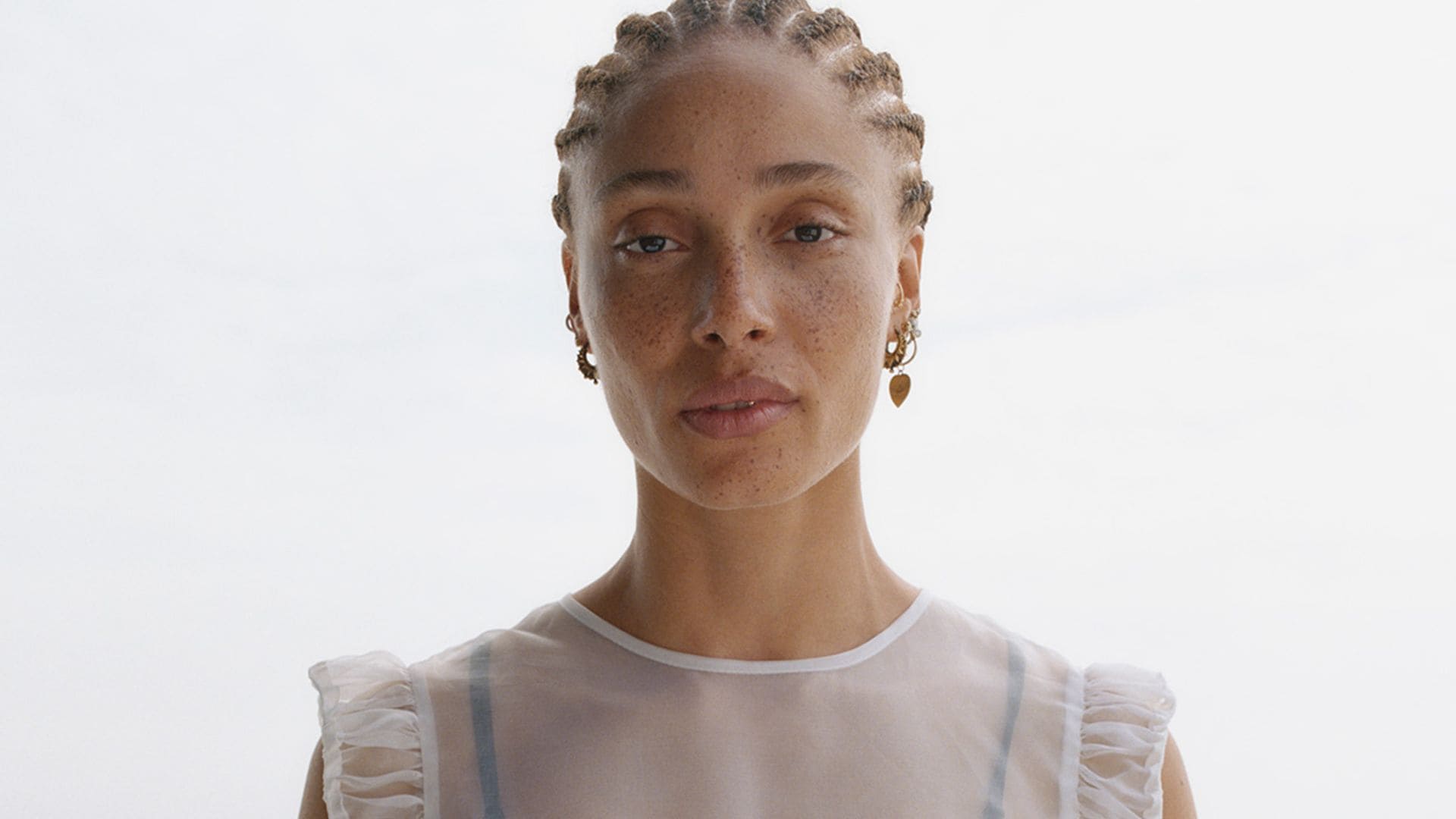 Adwoa Aboah: 'En el colegio sentía que nadie me escuchaba ni me apoyaba'