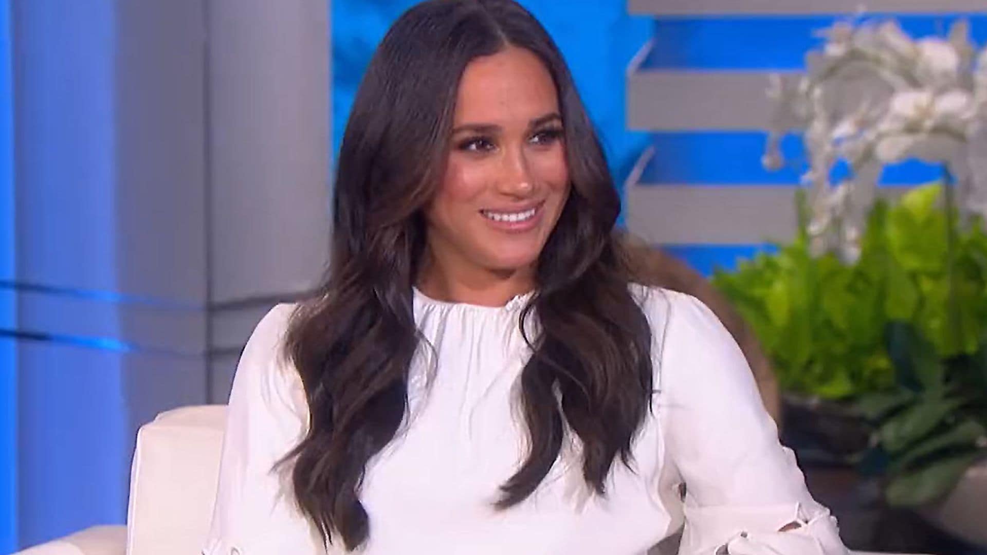 Meghan reaparece en televisión con una blusa multitendencia de 3.000 euros