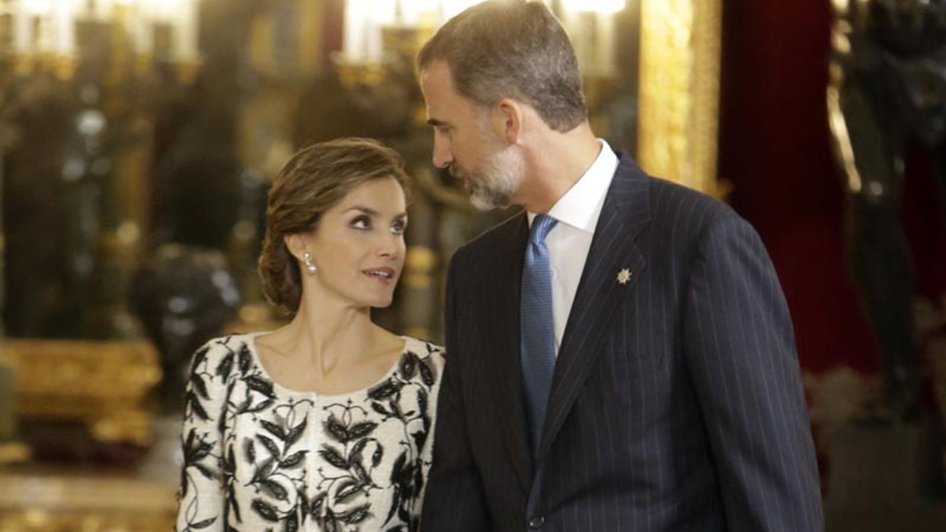 FOTOGALERÍA: Don Felipe y doña Letizia reciben a más de 1.000 personas en el Palacio Real