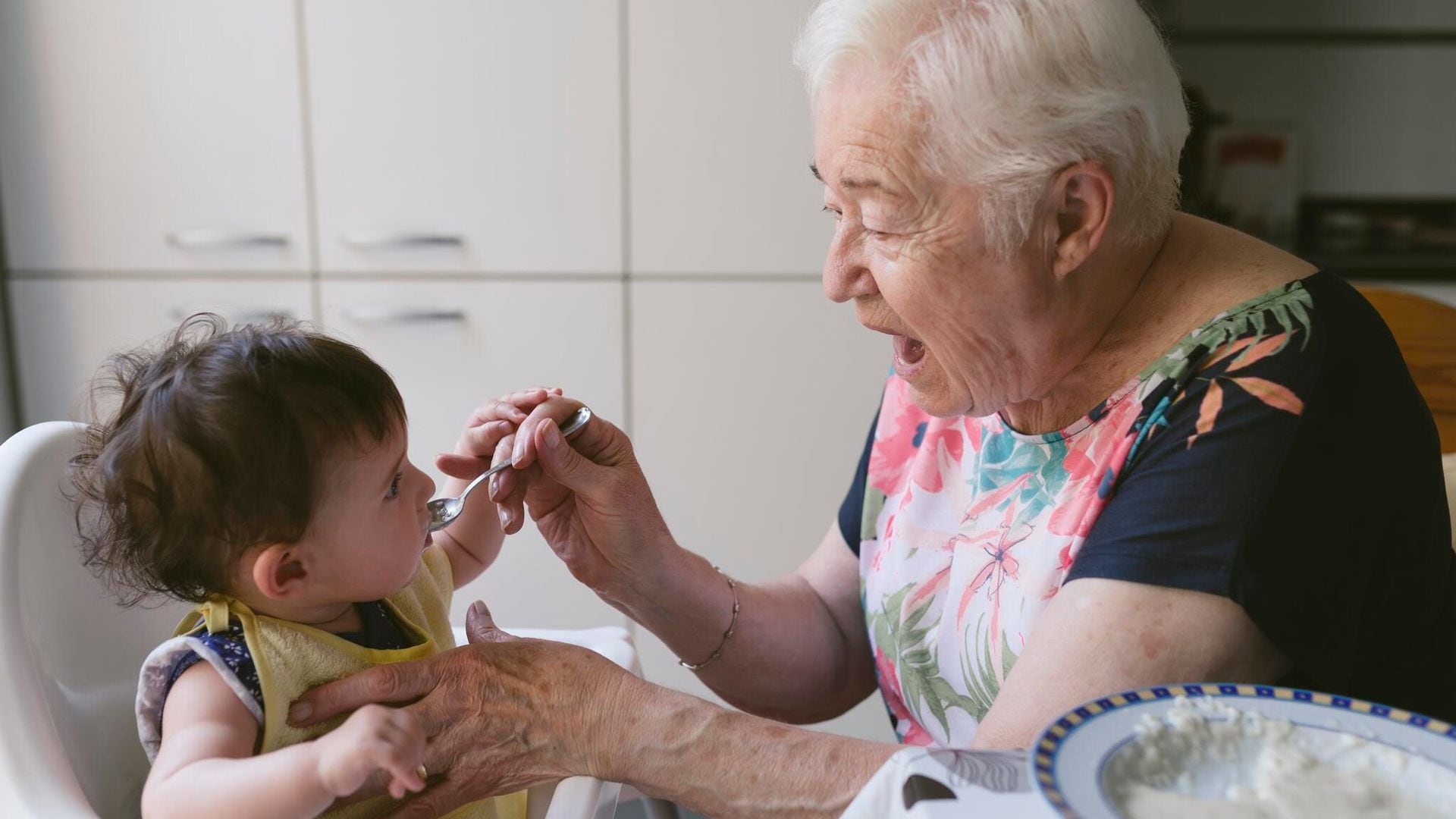 El papel de los abuelos en el BLW: ¿puede su miedo afectar al éxito de este método?