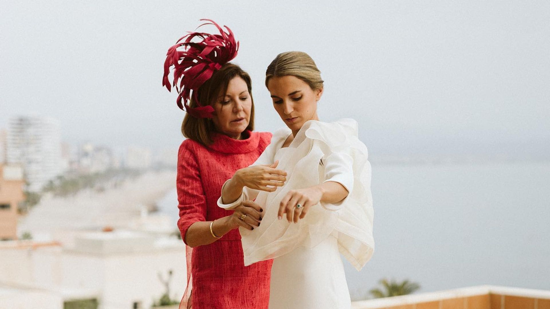 Madres de novias anónimas que nos inspiran y nos encantan por la elegancia de sus looks