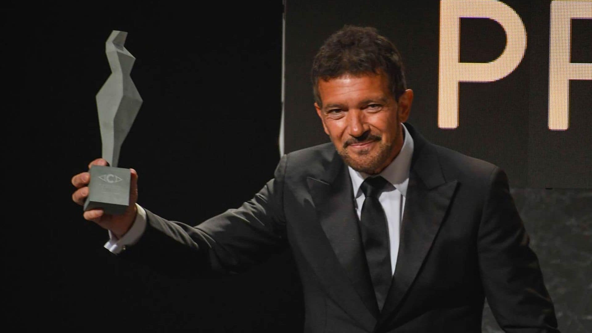 Antonio Banderas, emoción y orgullo andaluz al recibir el premio Carmen en su tierra