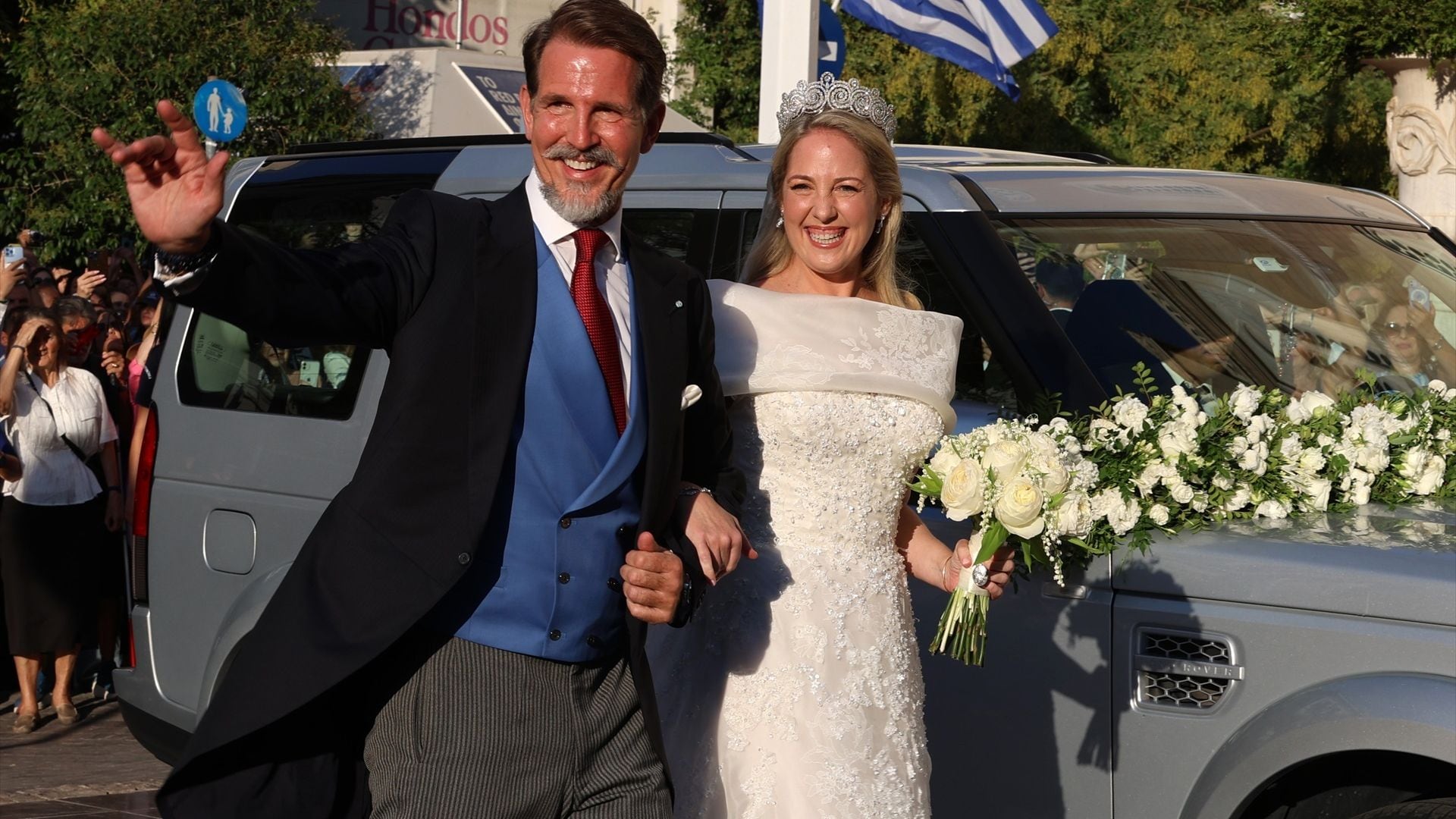 Los detalles del look nupcial de Teodora de Grecia: su vestido de novia, la tiara de las princesas danesas y el velo familiar