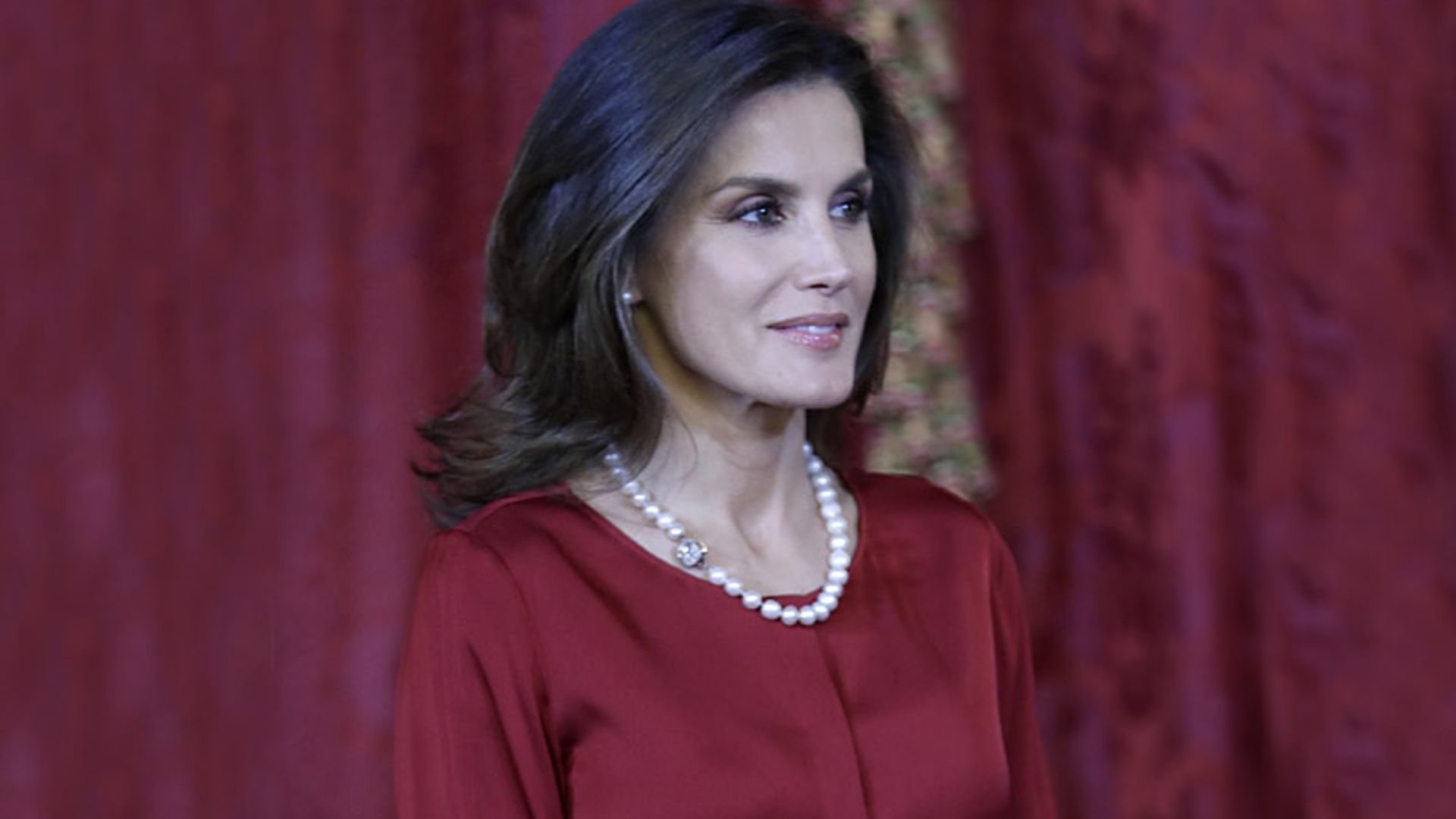 ¿Por qué este look rojo de Doña Letizia no es como los demás?