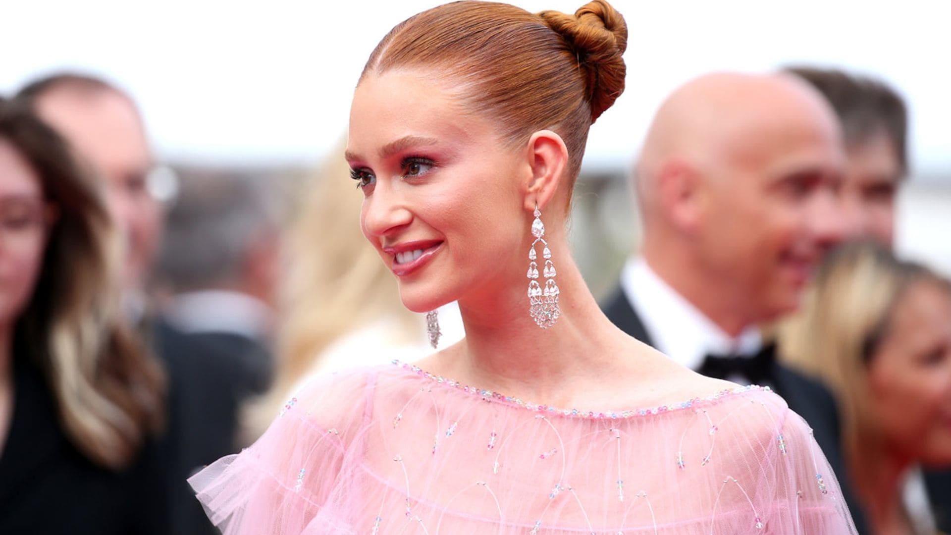 Esta es la invitada veinteañera de Cannes con el vestidor más impresionante de la temporada